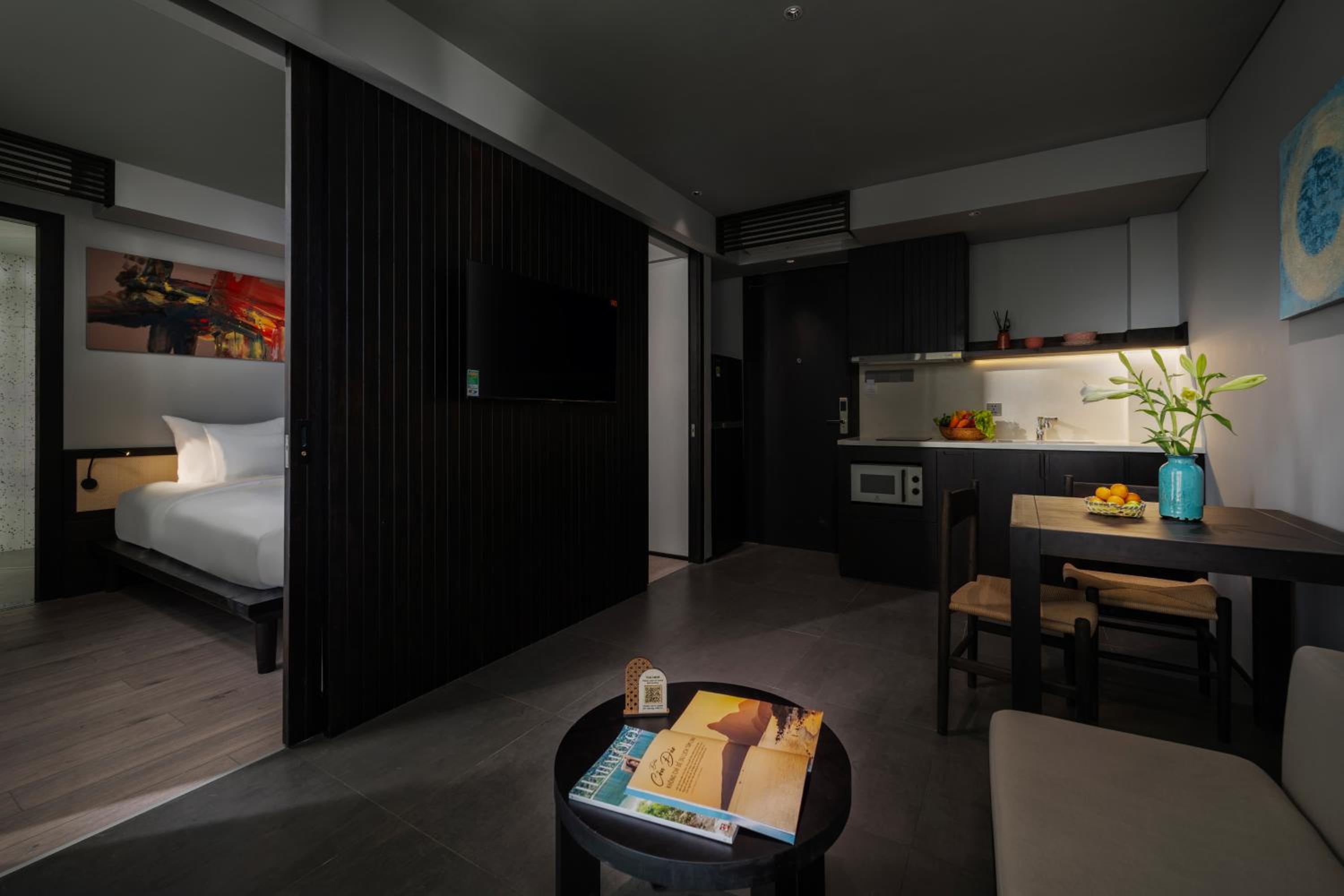 One-Bedroom Apartment with Bathtub