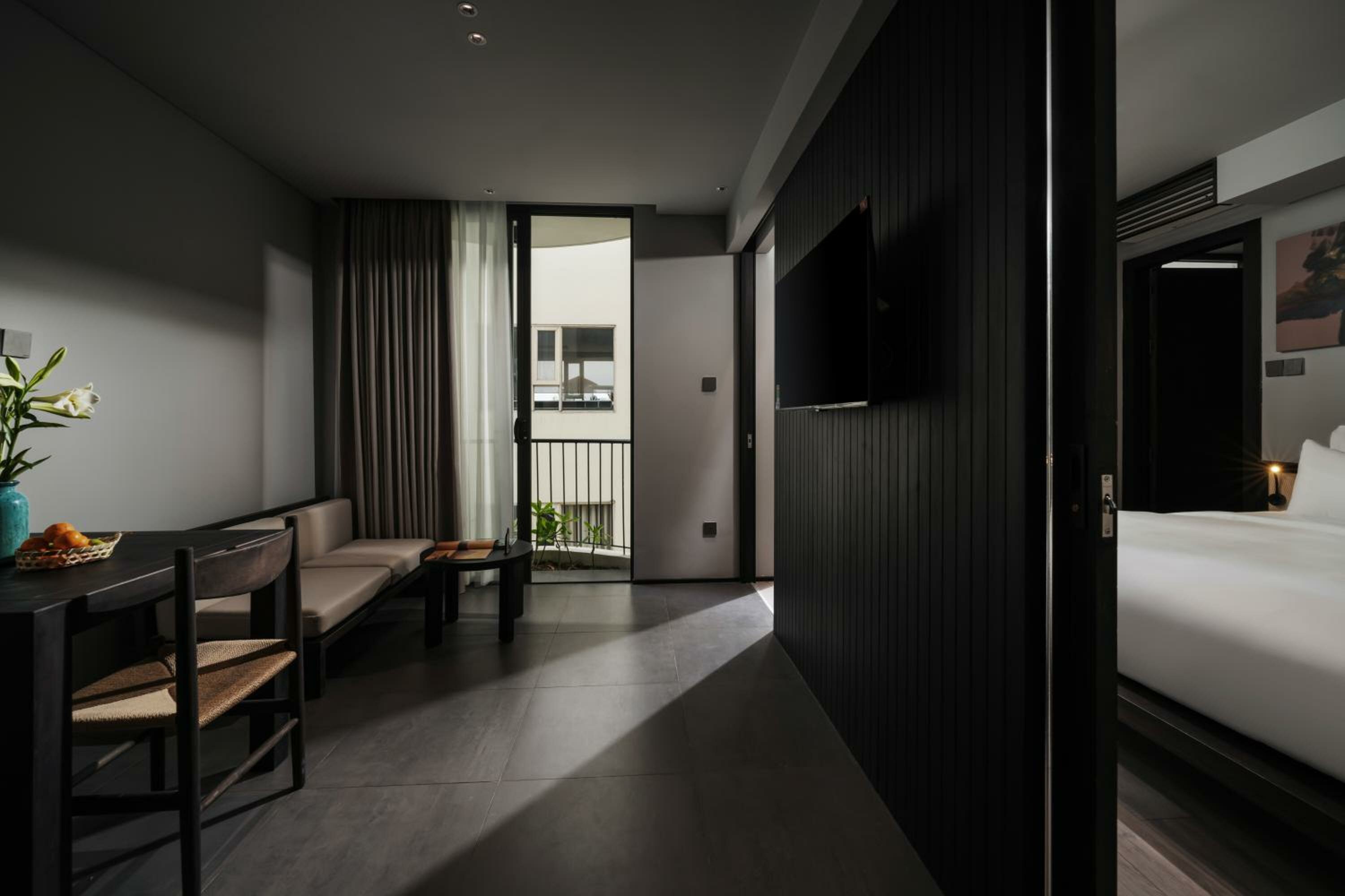 One-Bedroom Apartment with Bathtub