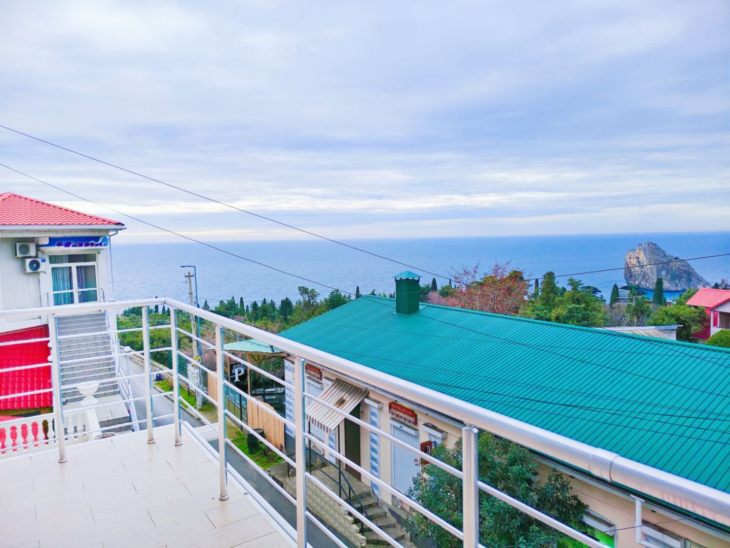 Трехместный номер с балконом