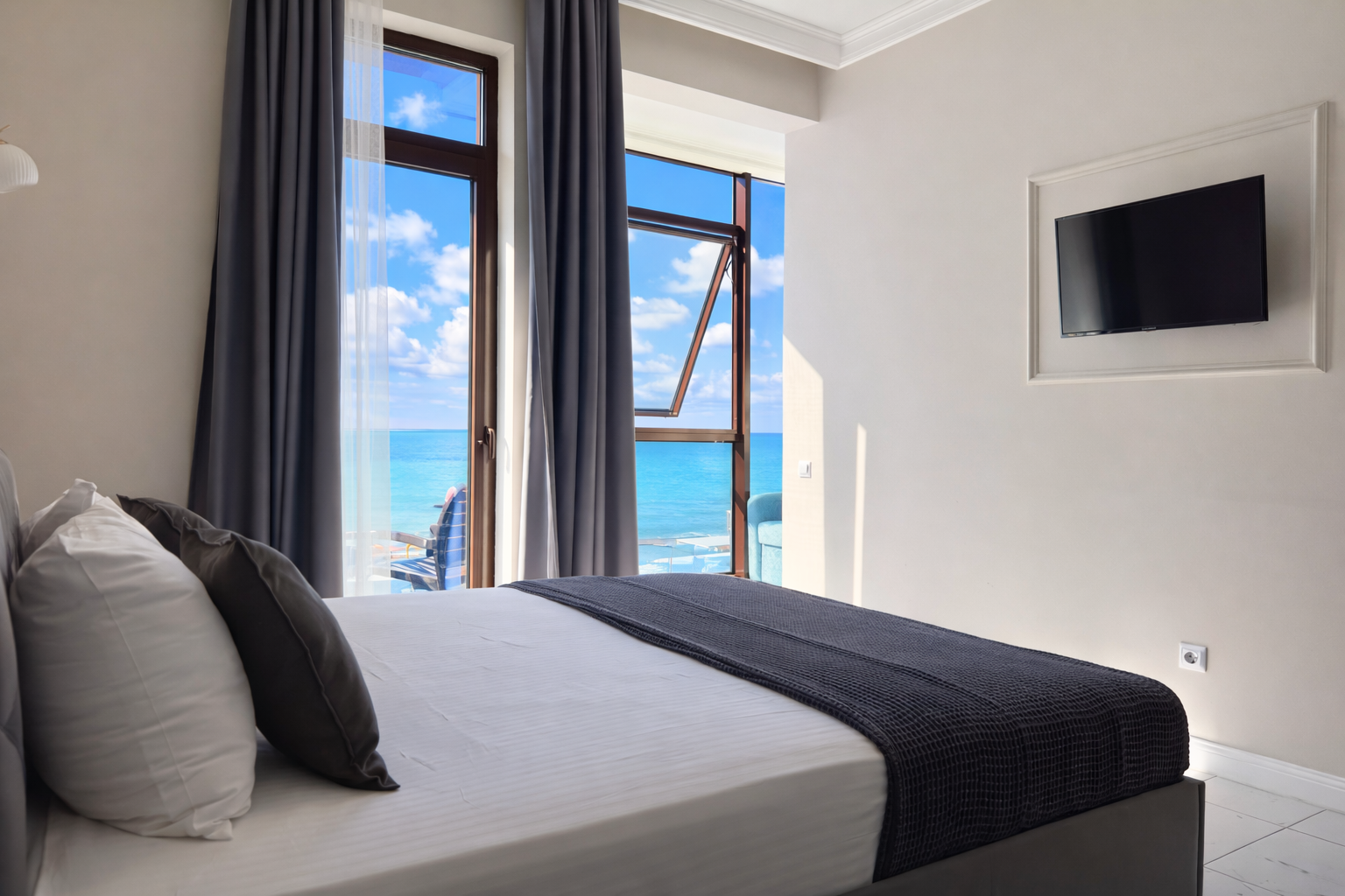 Люкс с видом на море и реку с балконом