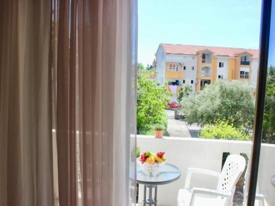 Cozy Twin Room With Terrace