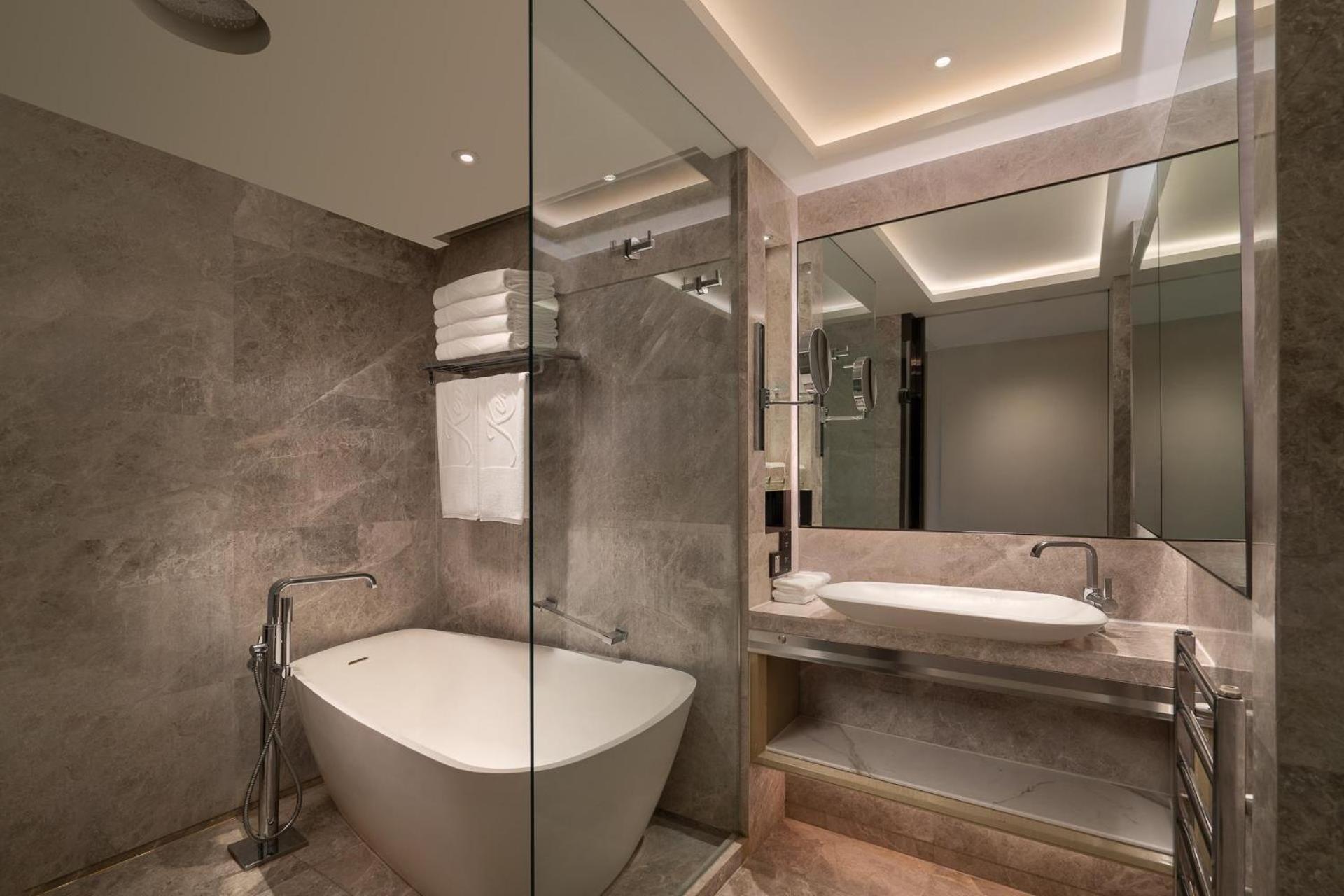 Deluxe Family Suite