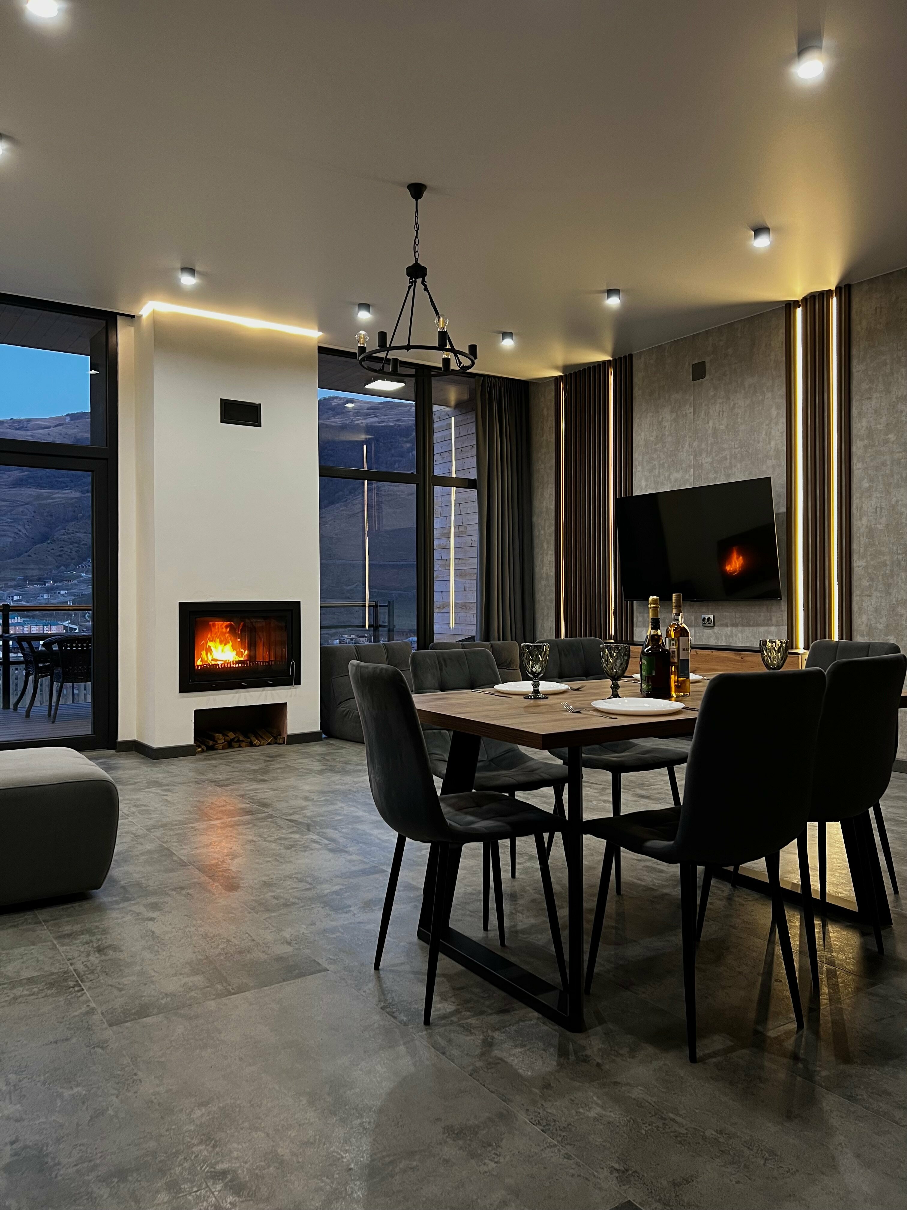 Семейный номер с видом на горы