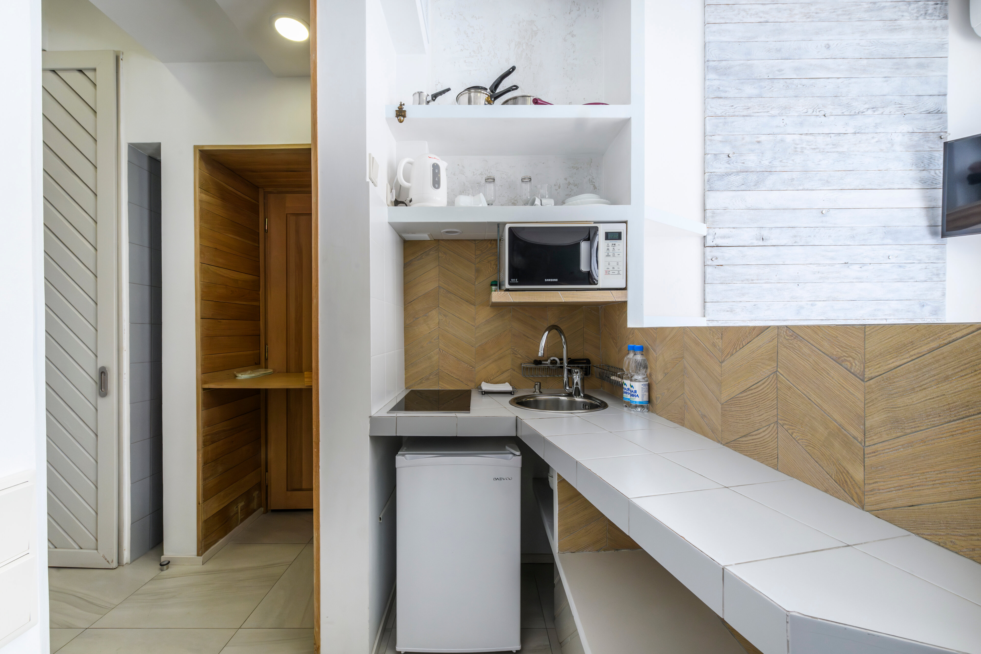 🏡ЛАЙТ ДЖЕМ ДИЗАЙН-СТУДИЯ | 28 м²| Гипнотический вид из кровати и умывальник у окна