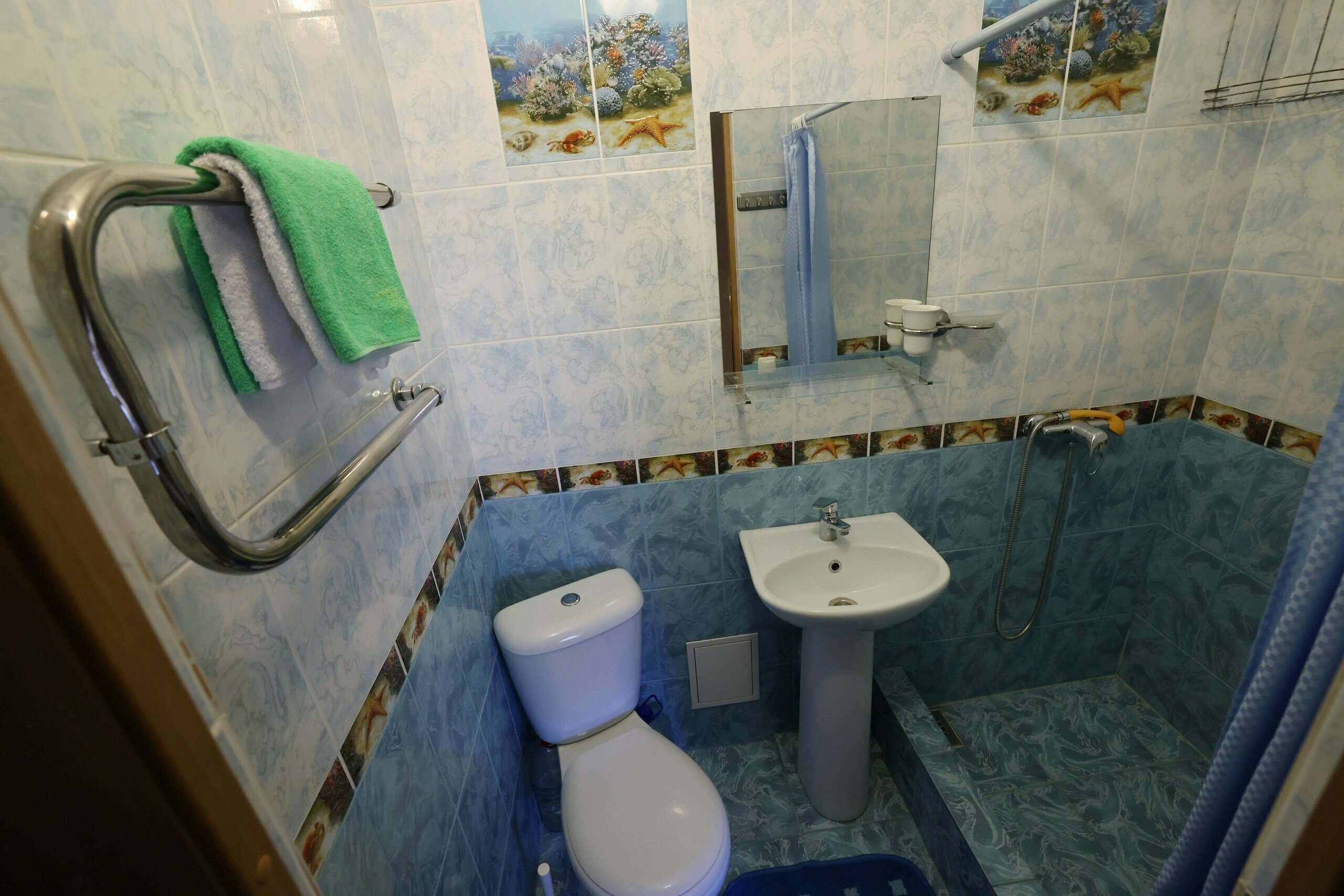 Двухместный номер с доп. местом без балкона с видом на горы