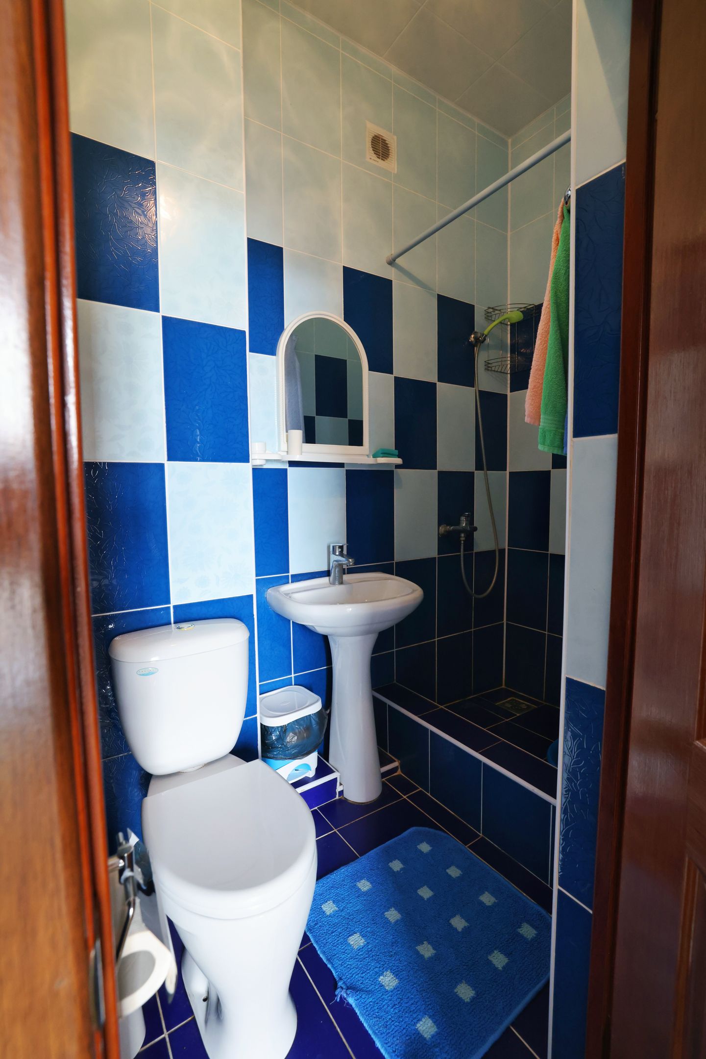 Трехместный номер с видом на горы