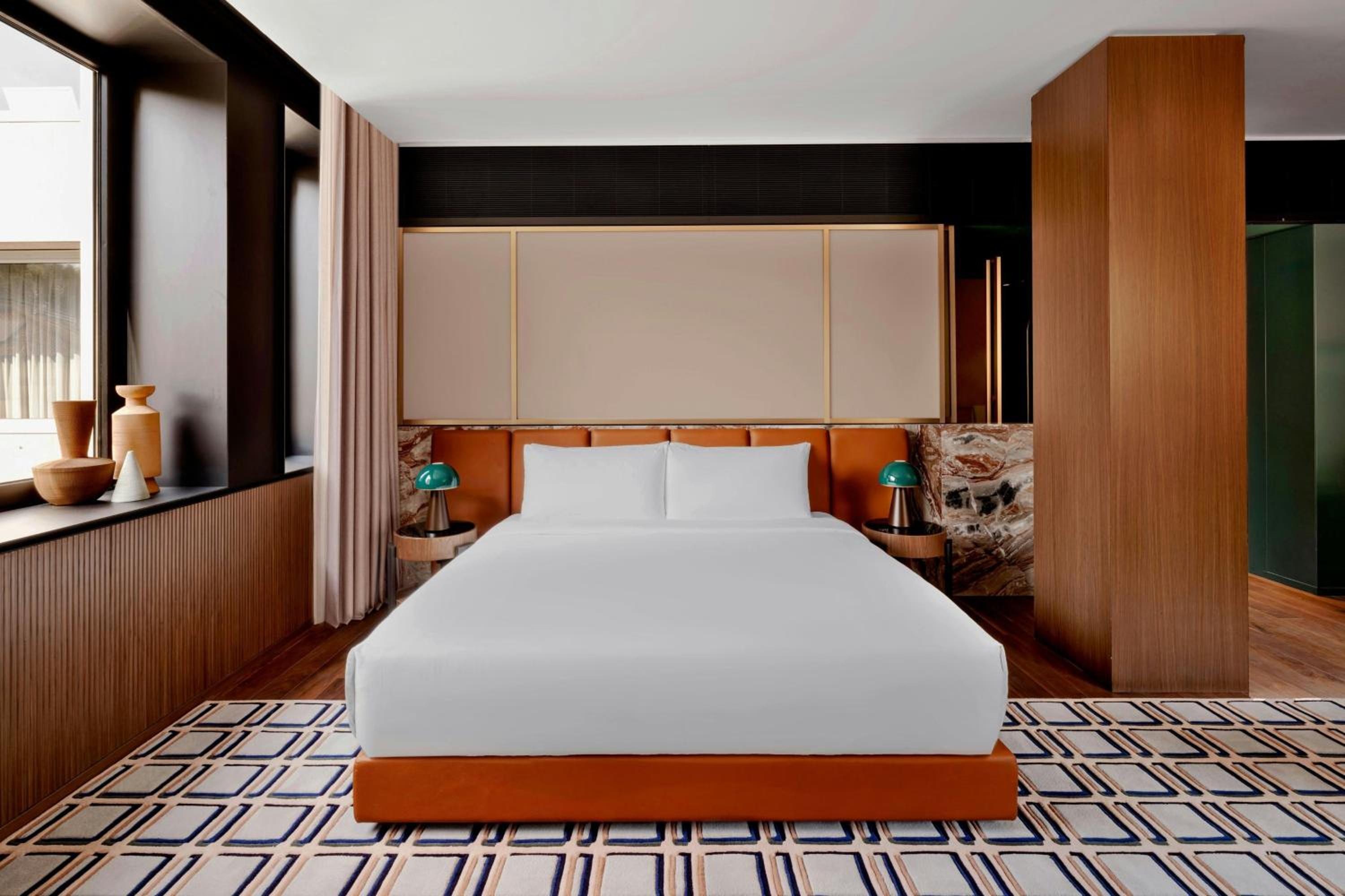 Panoramic King Suite with City View