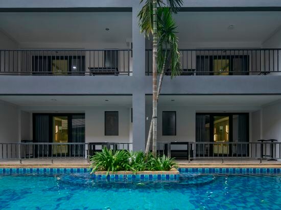 Deluxe Room, Pool Access
