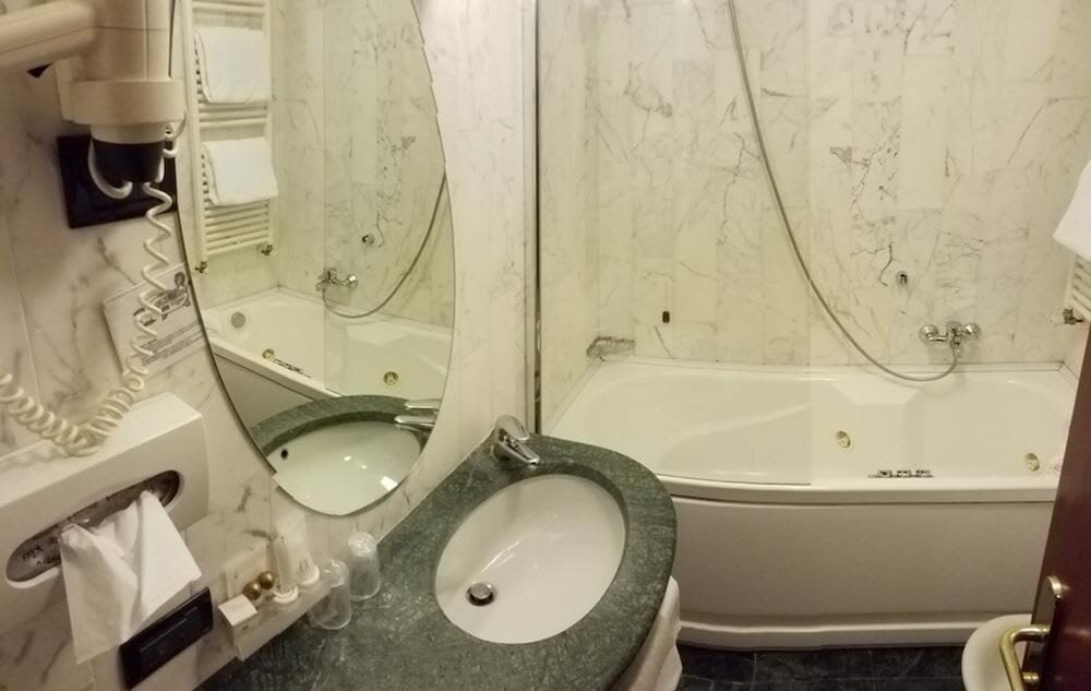 Junior Suite, Jetted Tub