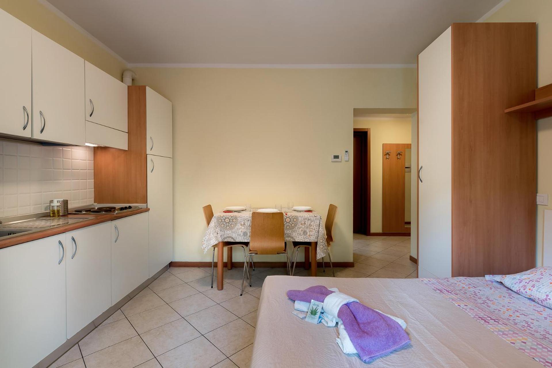 Studio - Ground Floor with Garden Access