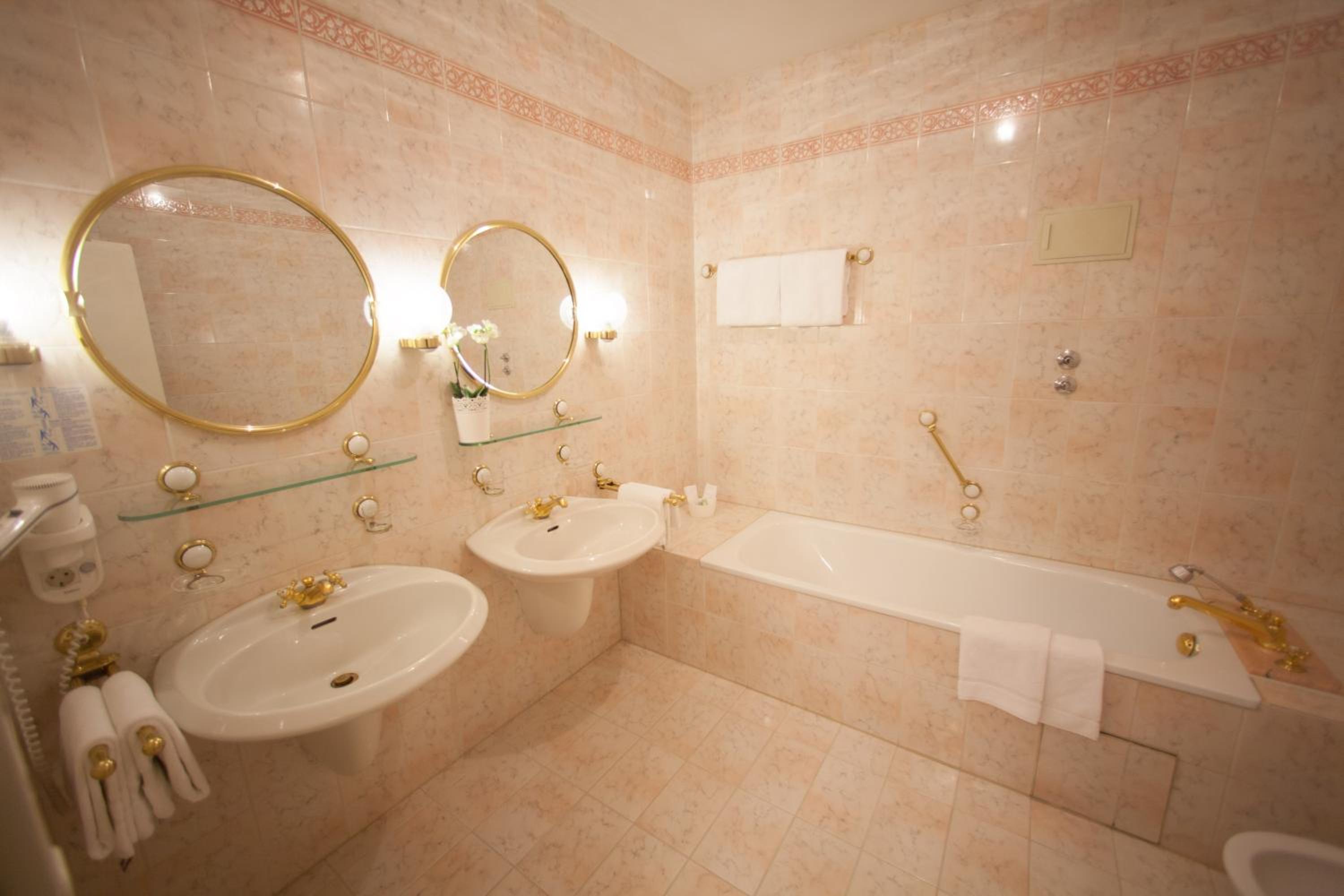 Superior Deluxe Double or Twin Room 