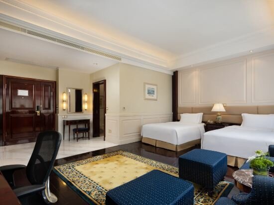 2 Twin Junior Suite Lounge Access