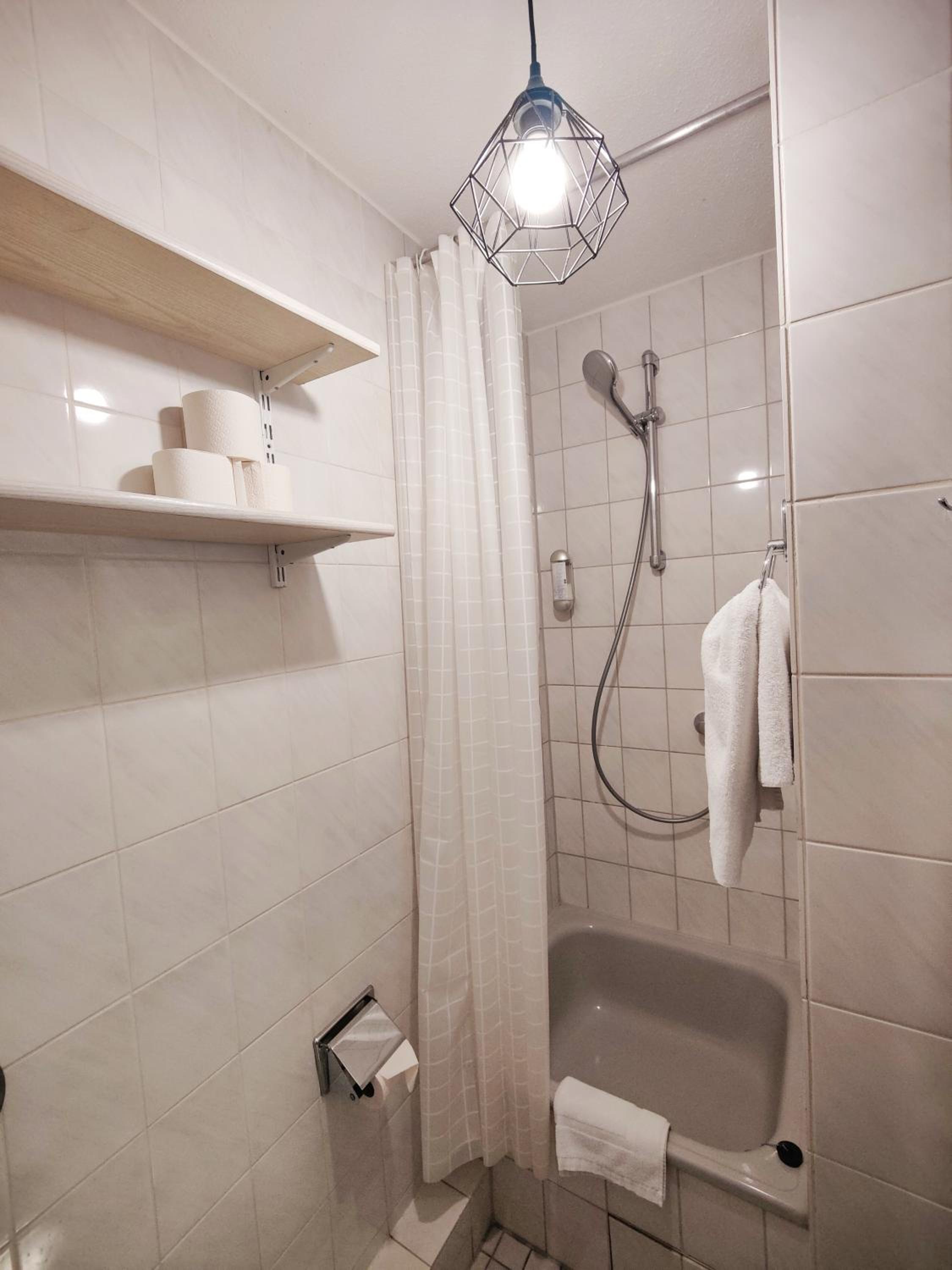 Apartment with Shower