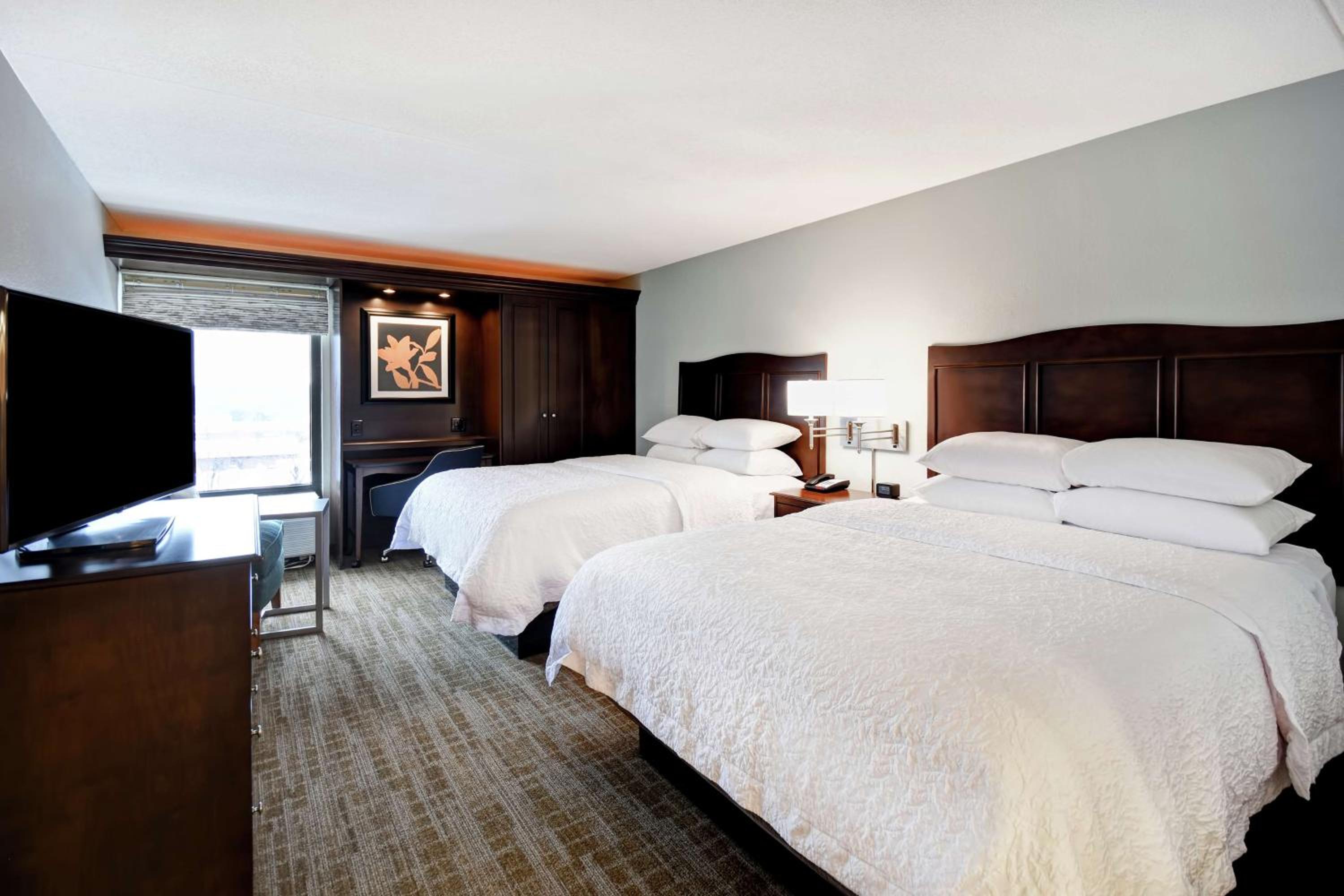 Room with Two Queen Beds - Non-Smoking