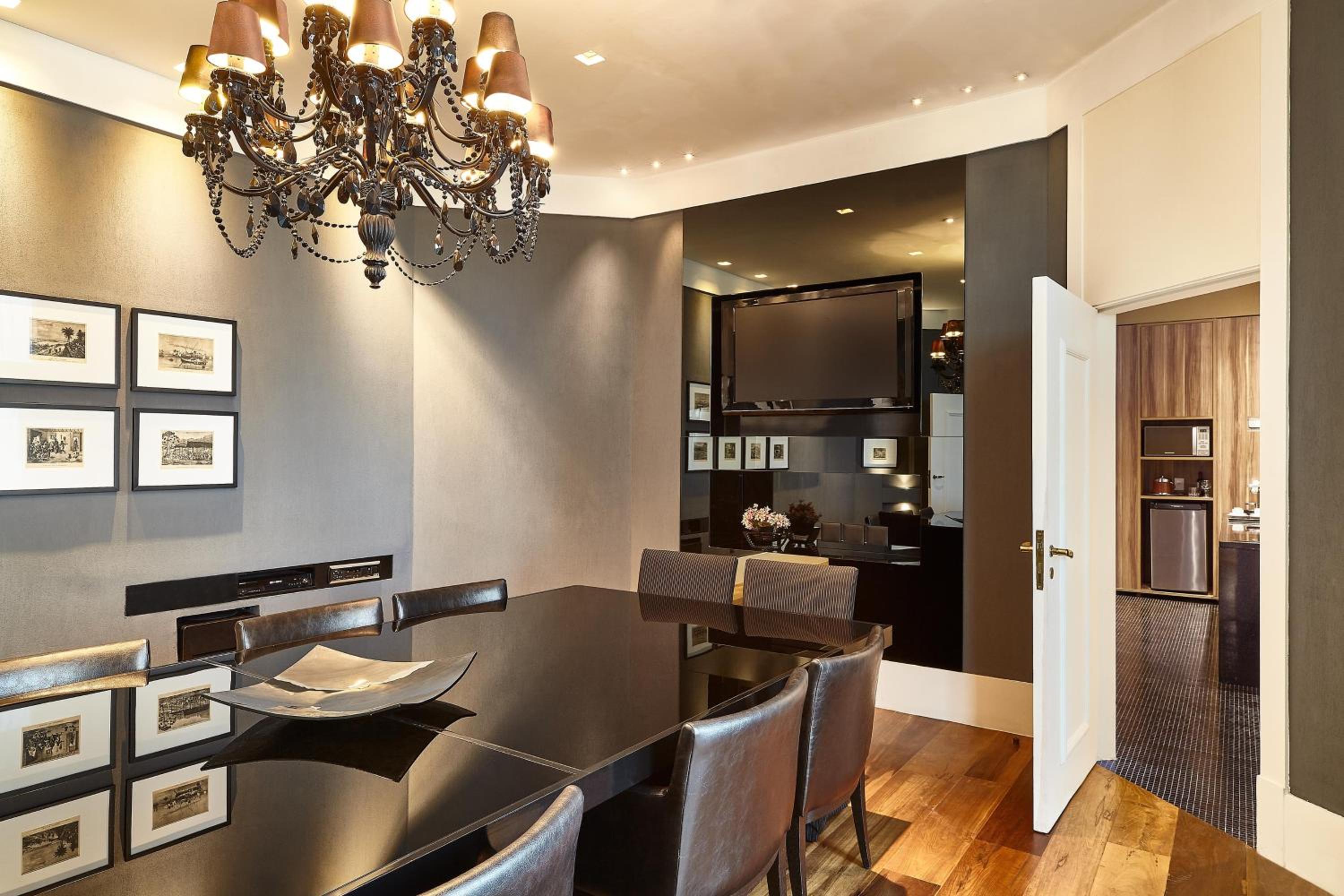 Two-Bedroom Presidential Suite