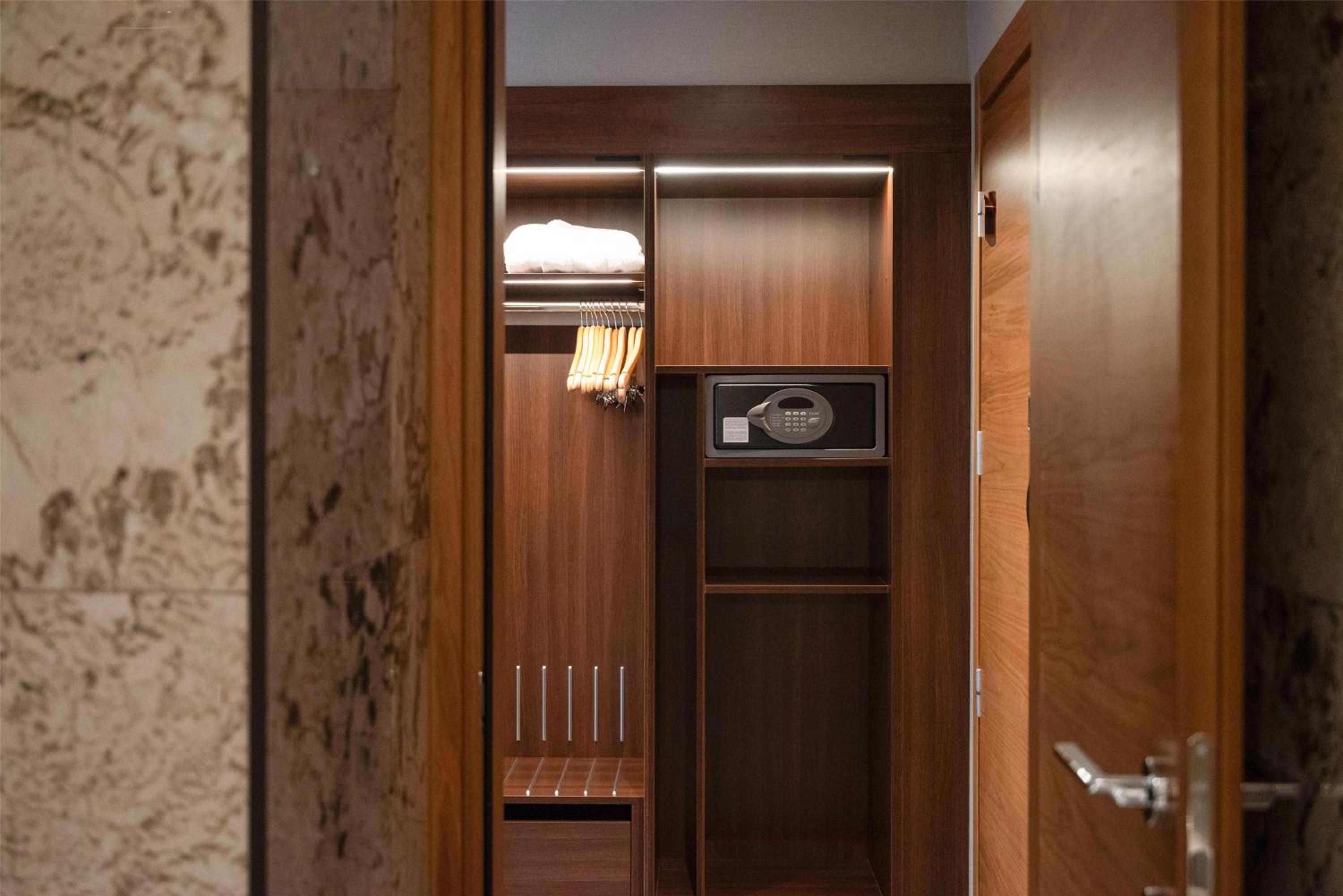 King Executive Grand Room