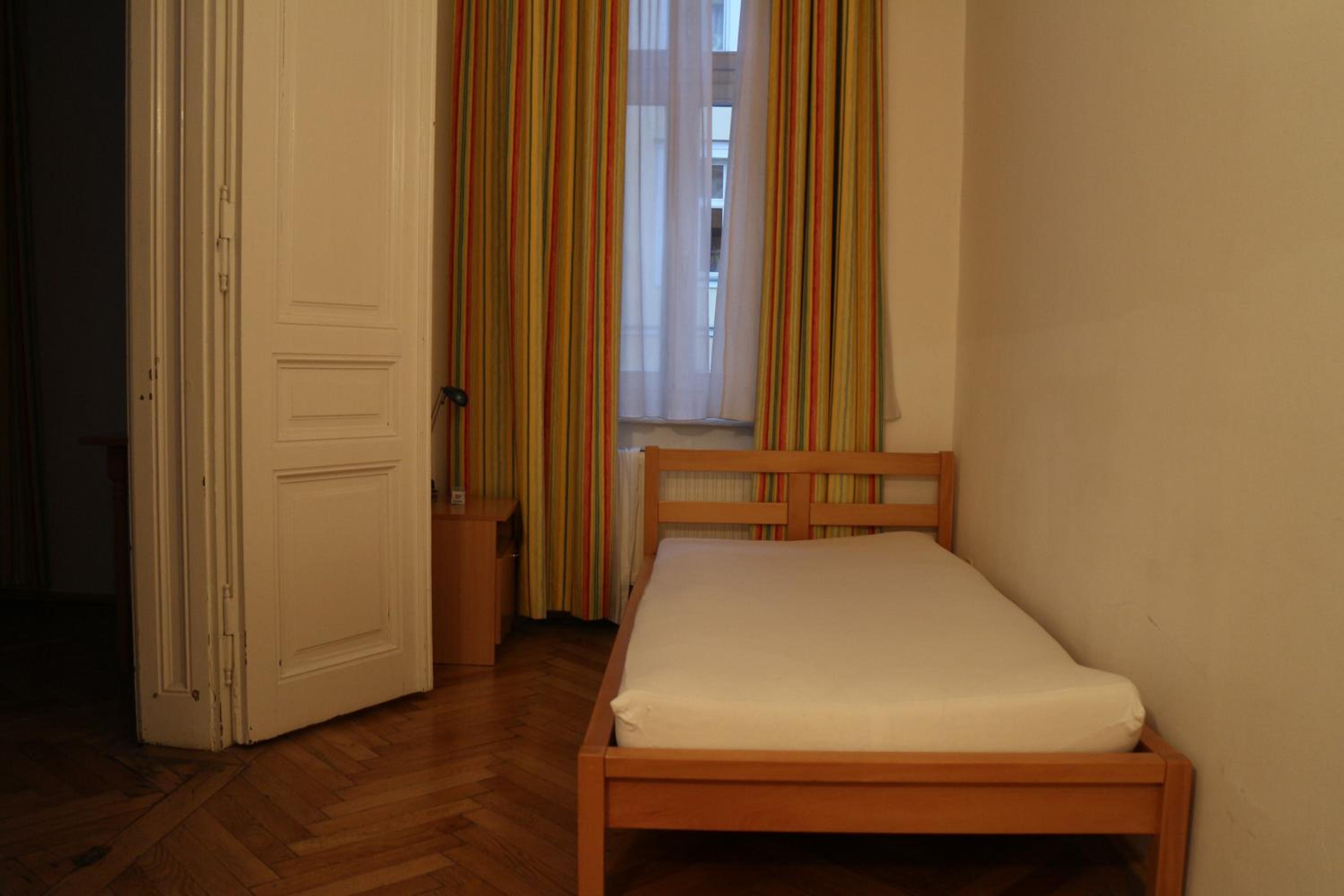 Standard Suite for 3 People