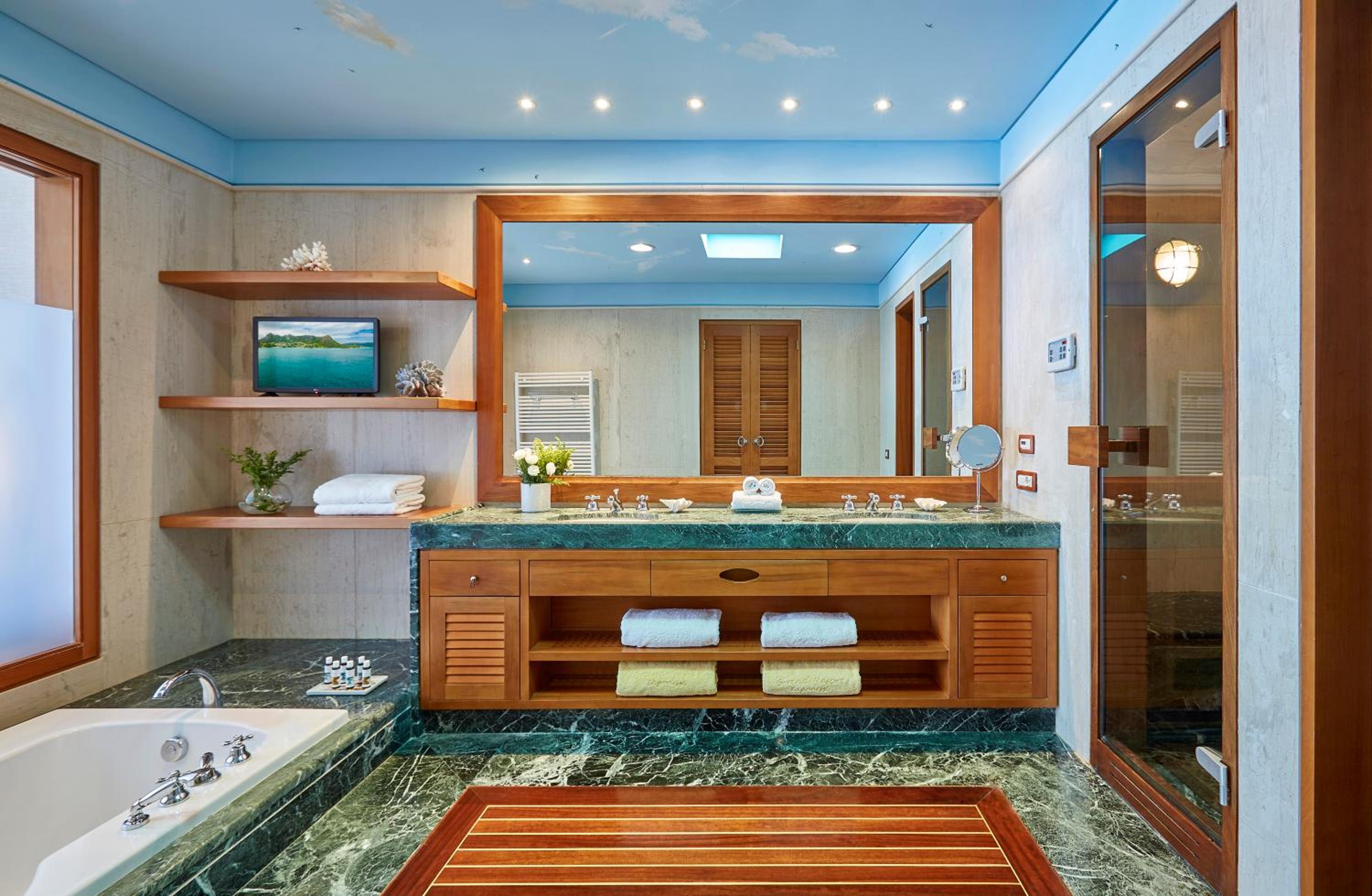 Family Room with Sea View