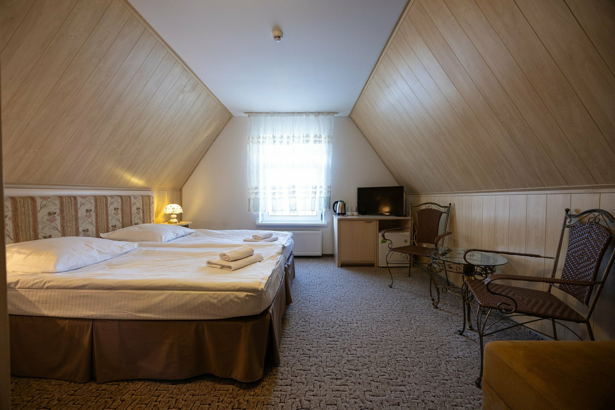 Улучшенное двухместное размещение +доп.место ( 2 отдельные кровати+диван)