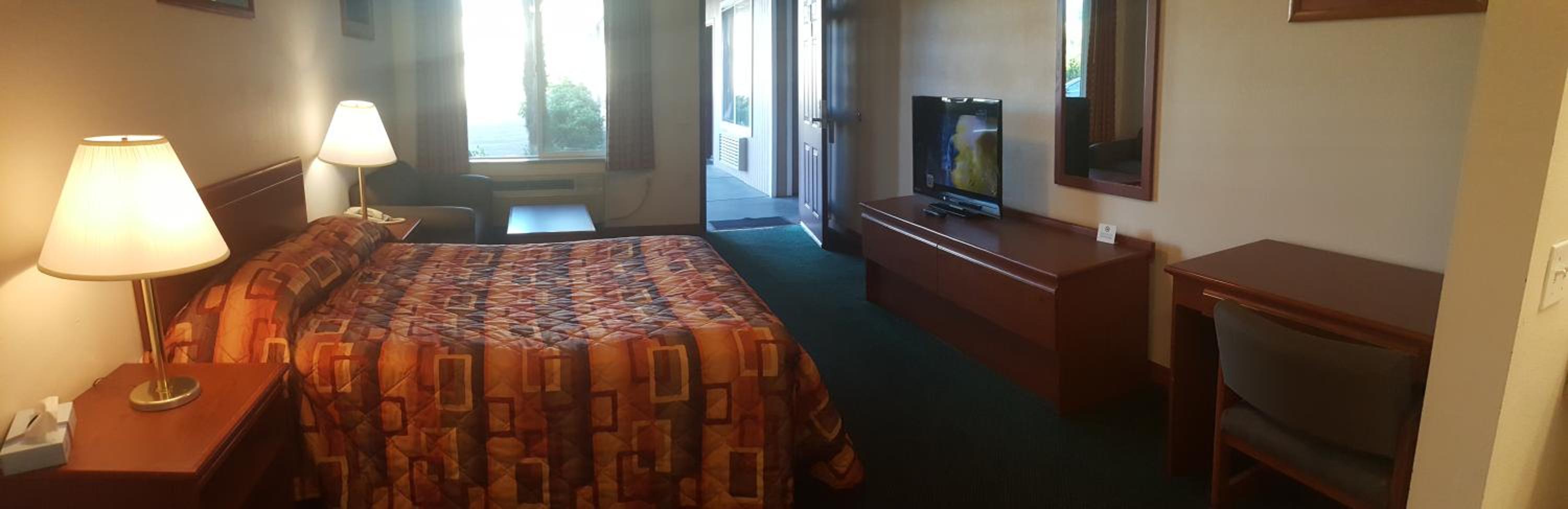 Deluxe Queen Room