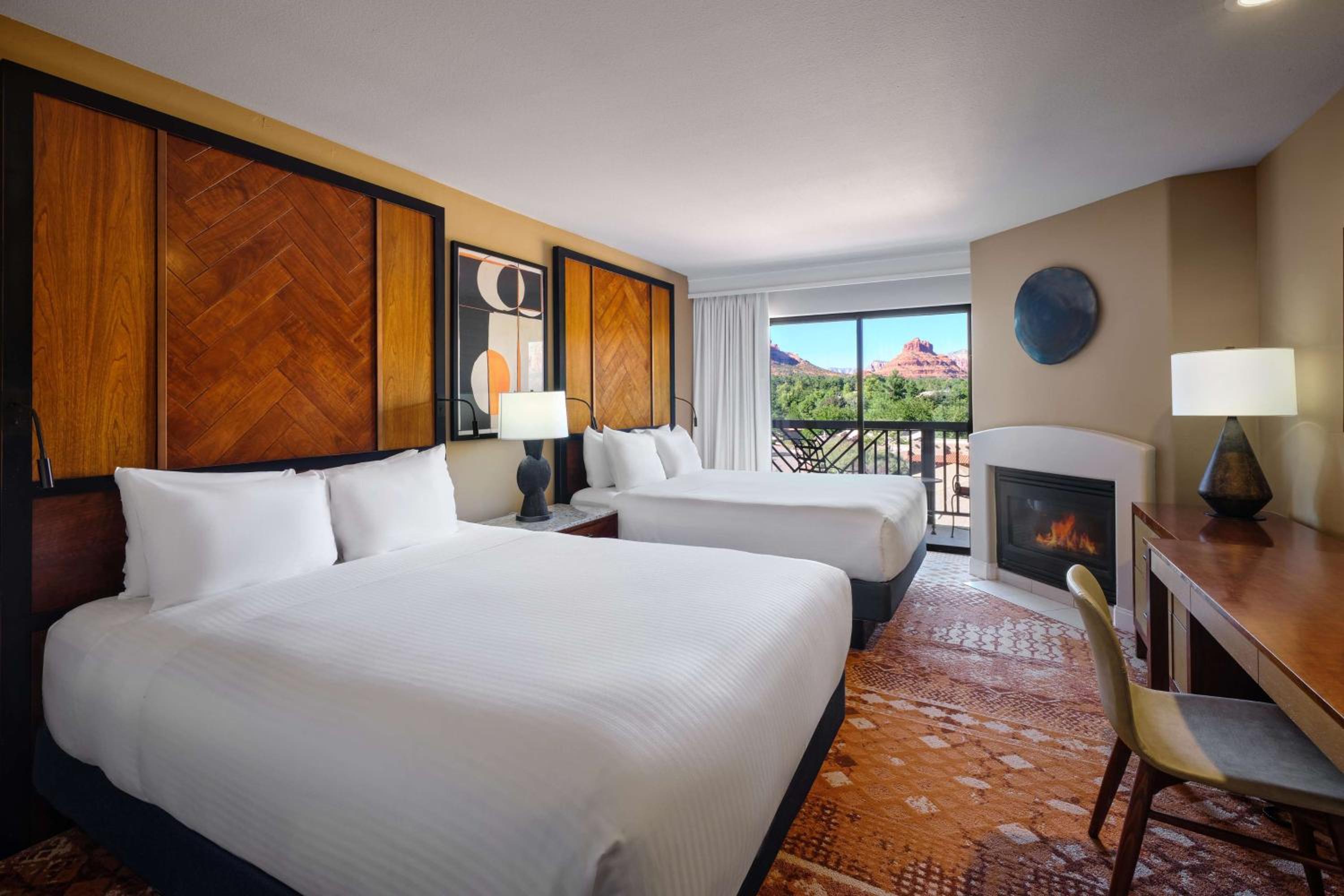 Double Queen Room with Hearing Accessible Tub - Red Rock View
