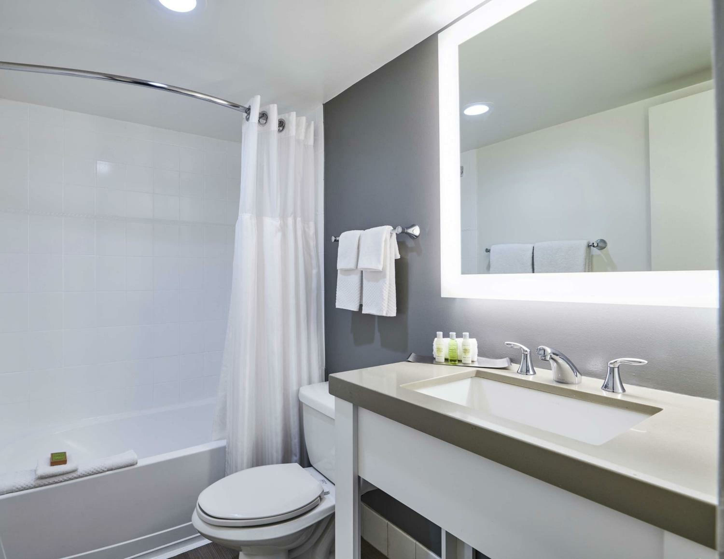 Double Room with Two Double Beds and Courtyard View - Marina Building