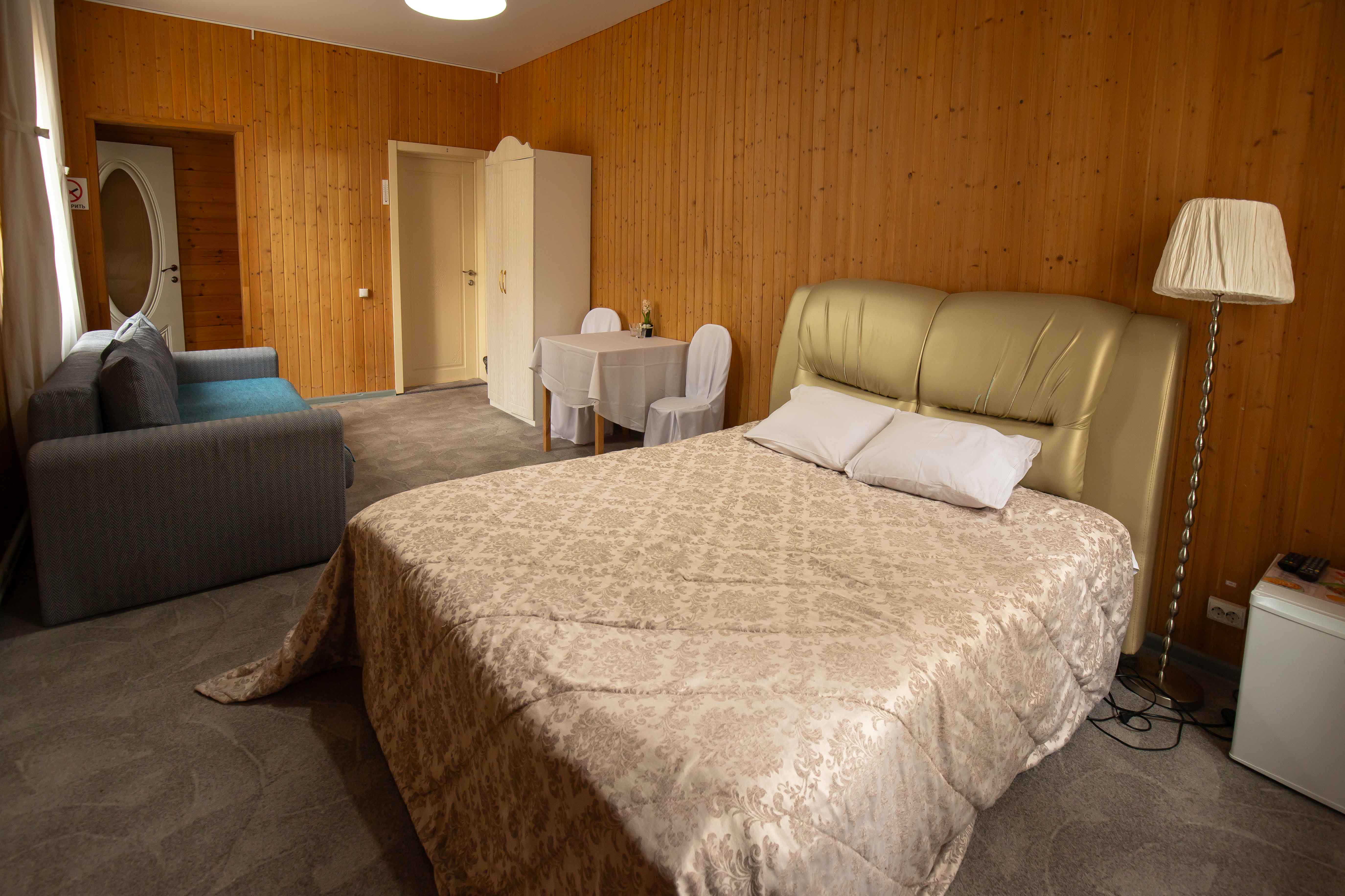 Номер с кроватью размера «queen-size»