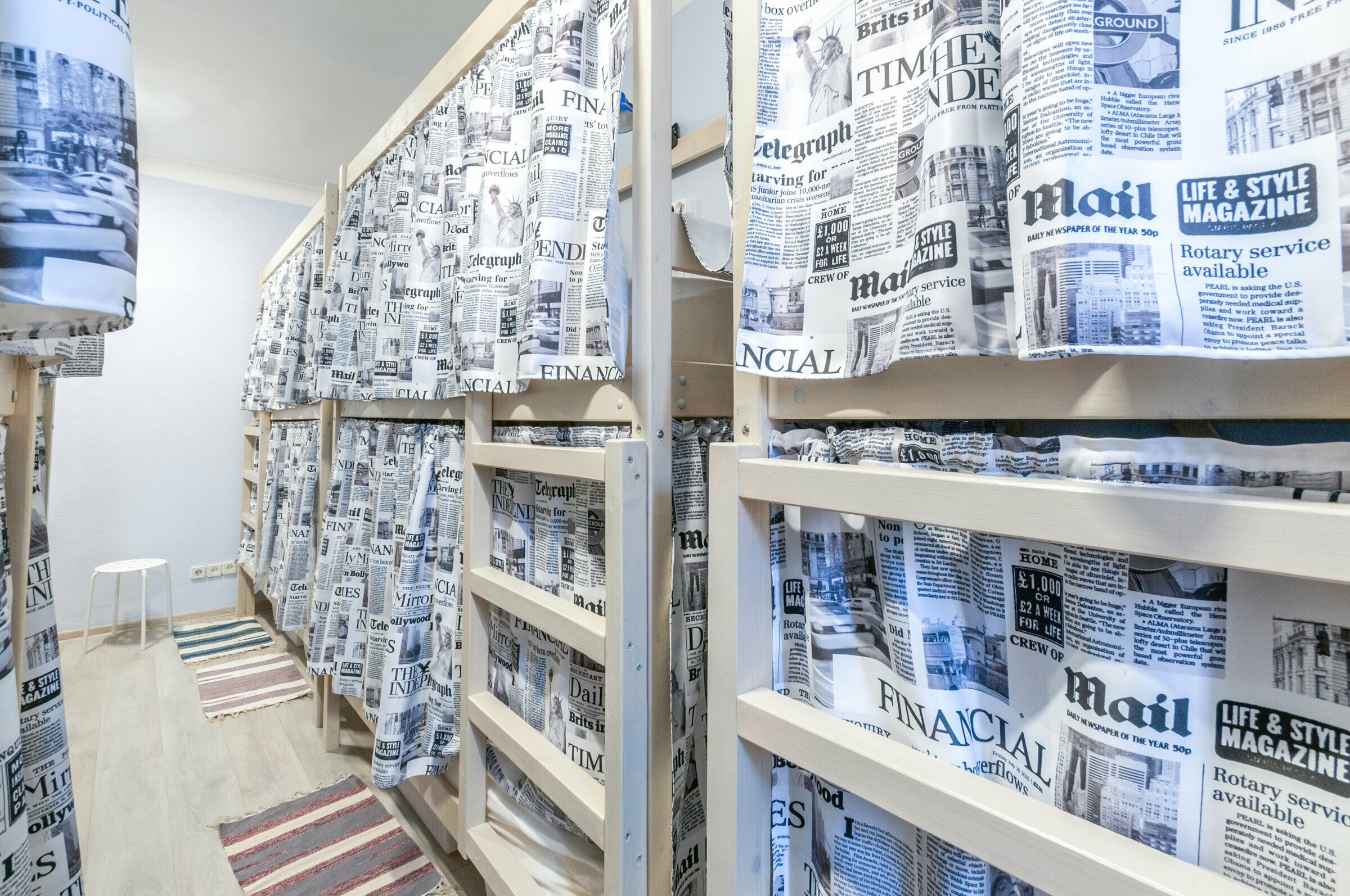 Спальное место на двухъярусной кровати в общем номере для мужчин и женщин