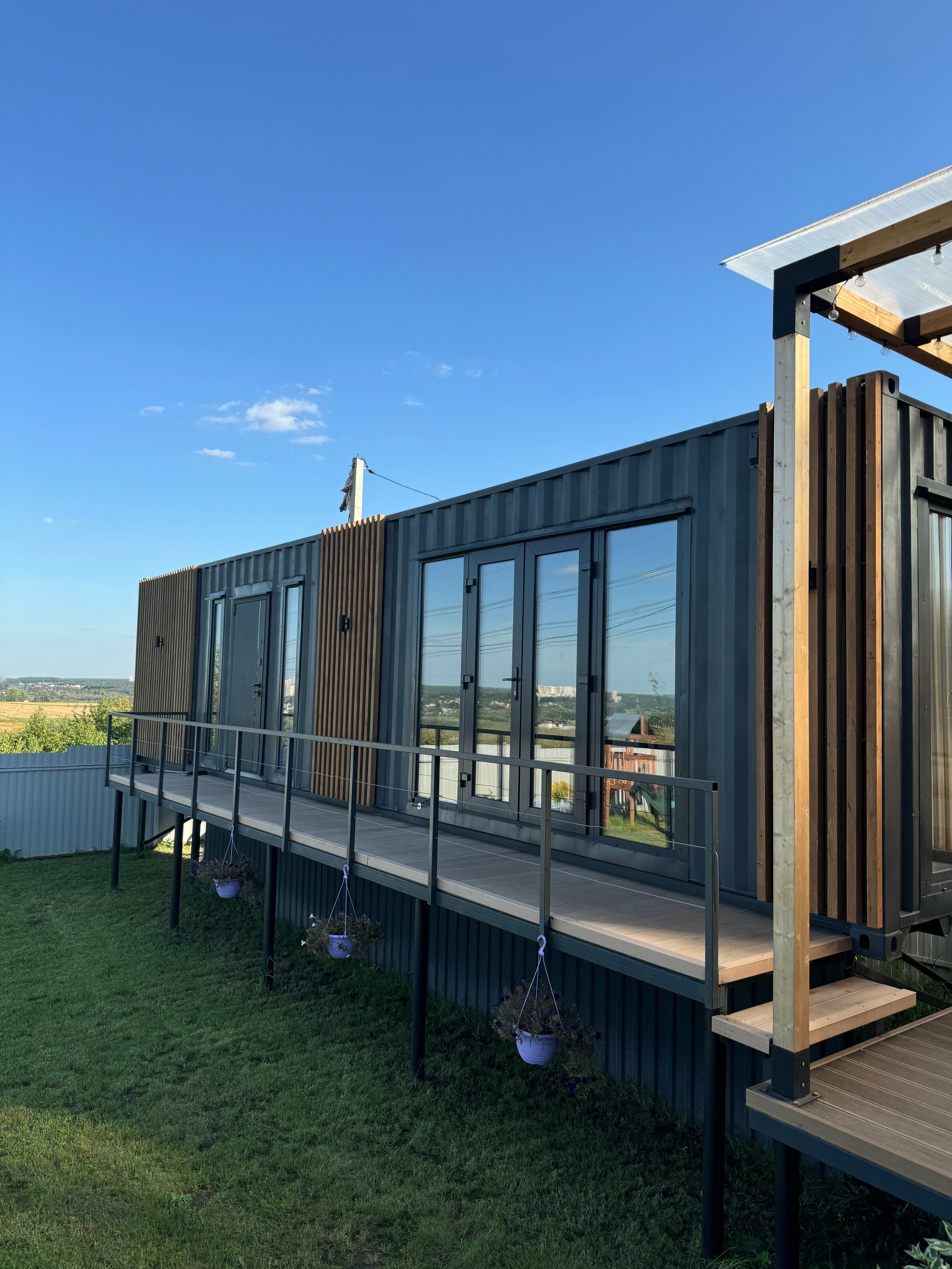 Дом с видом на озеро