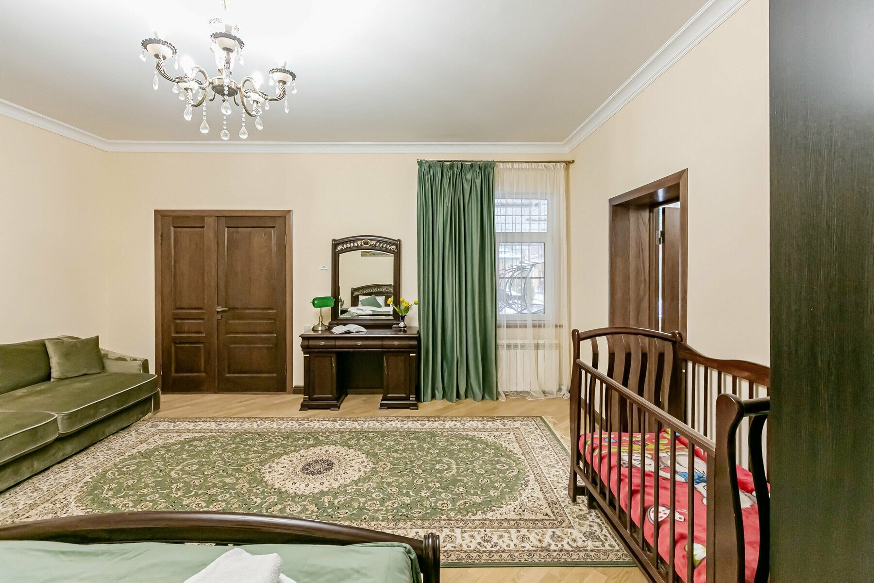 Дом с бассейном и  баней