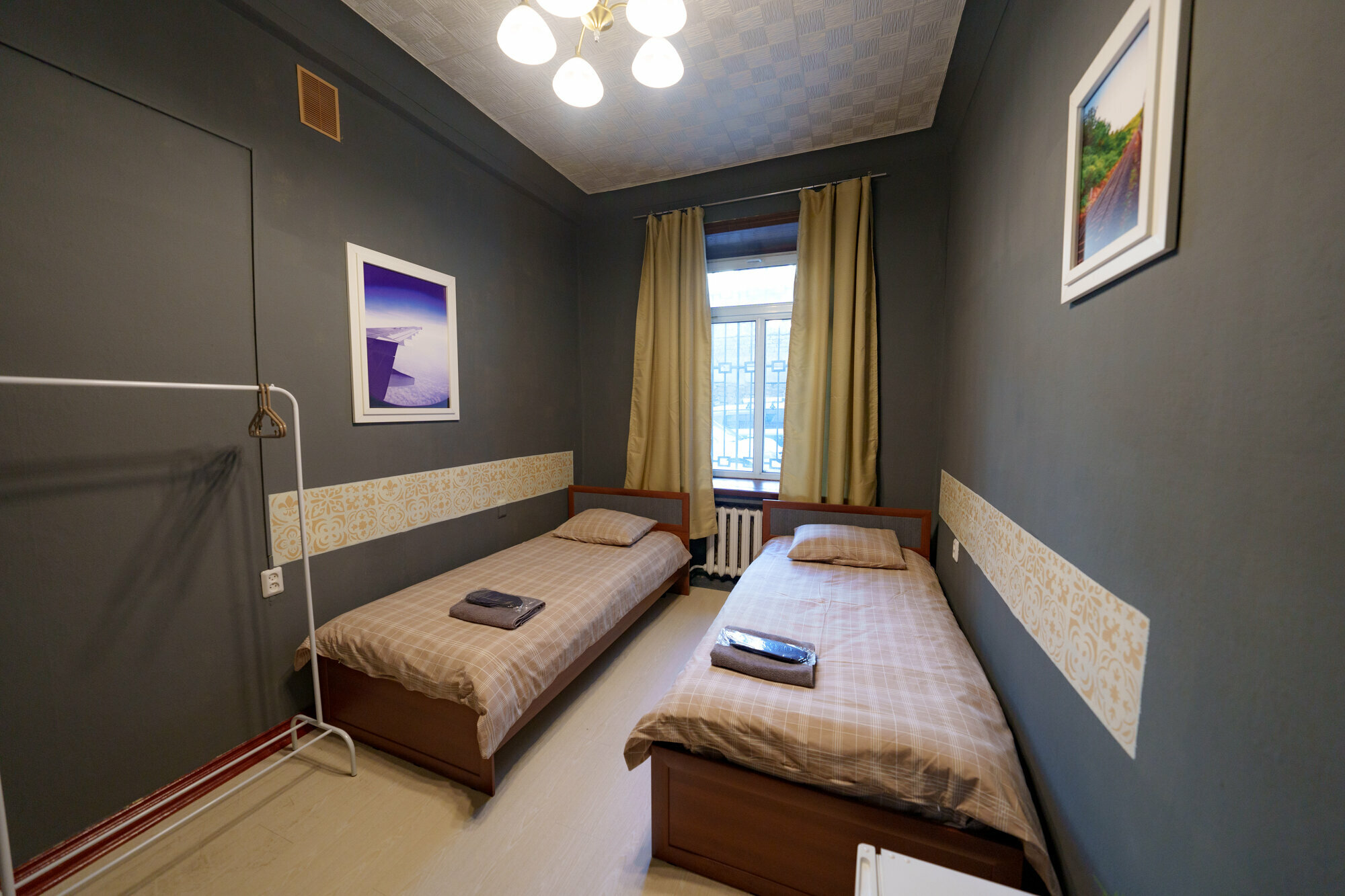 Двухместный номер с 2 отдельными кроватями и общей ванной комнатой