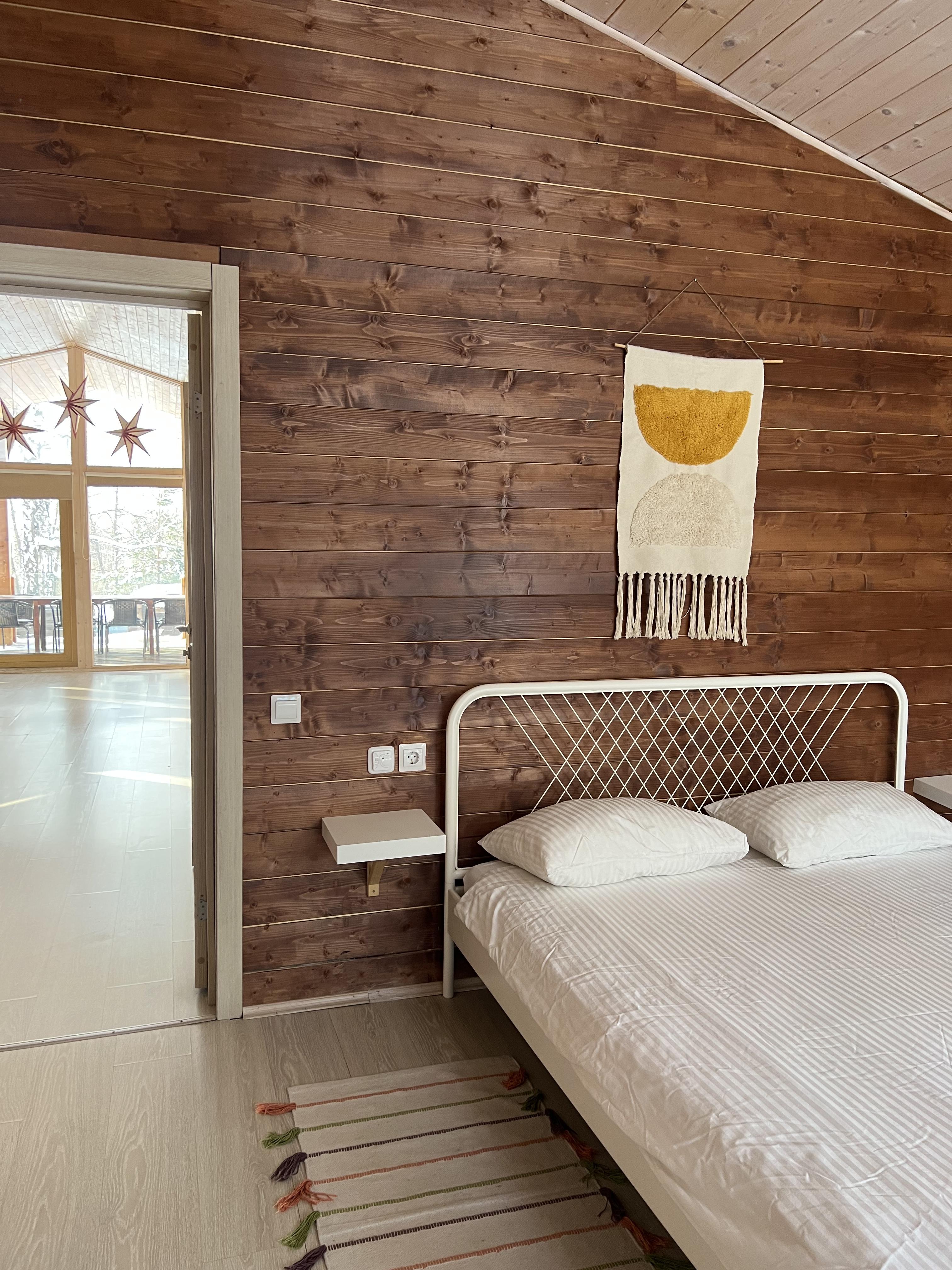 Семейный номер с видом на озеро