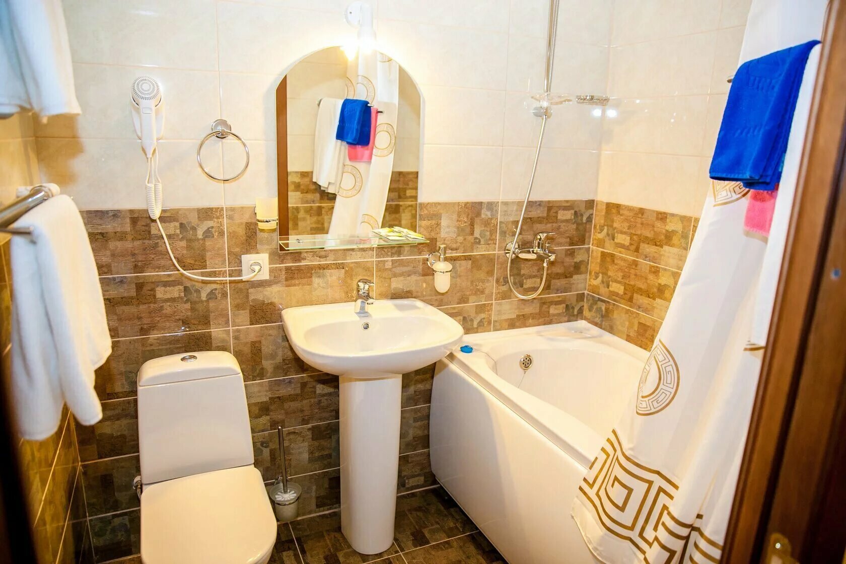 Cемейный номер с собственной ванной комнатой