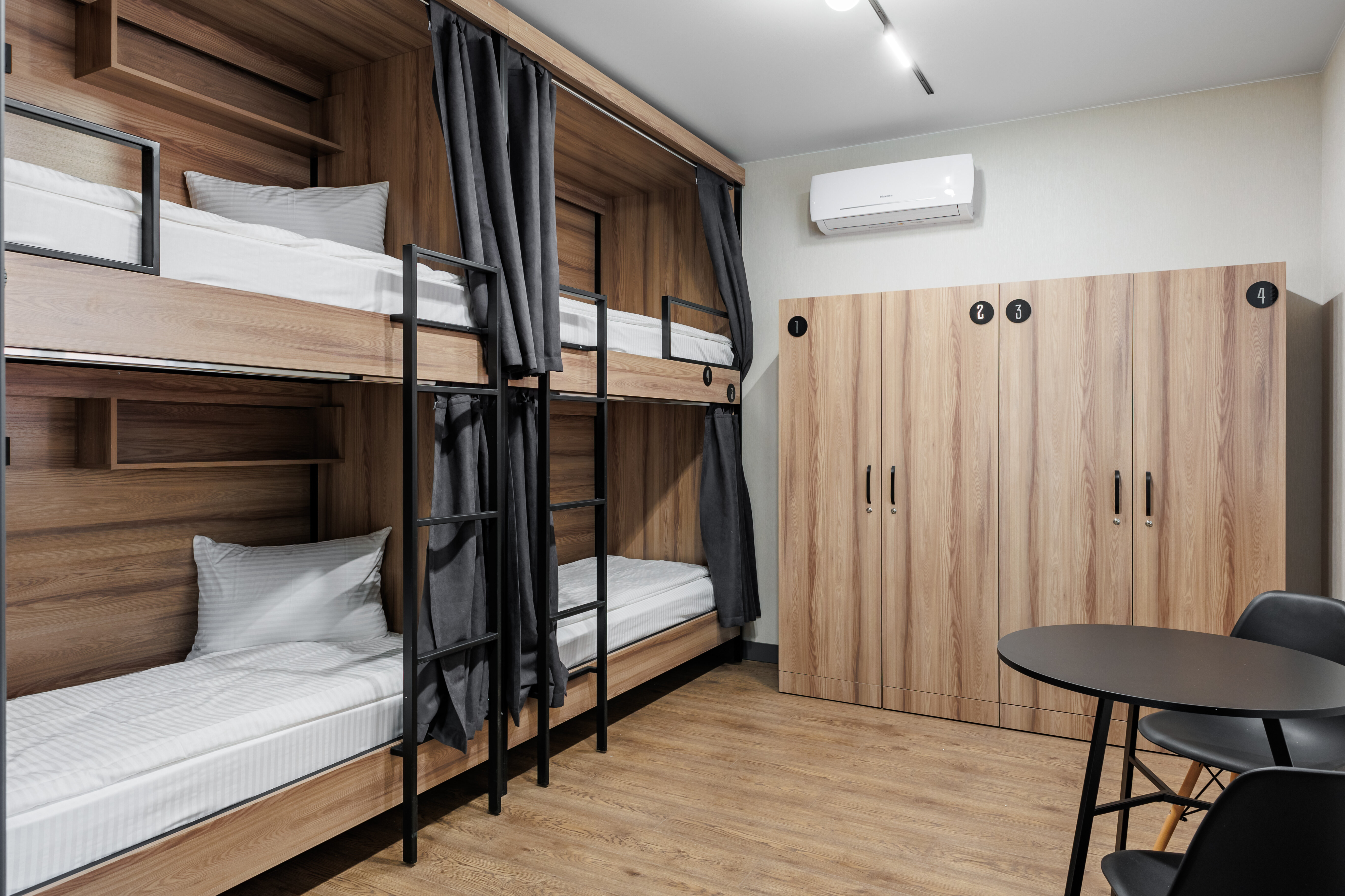 Кровать в общем номере для женщин с 4 кроватями