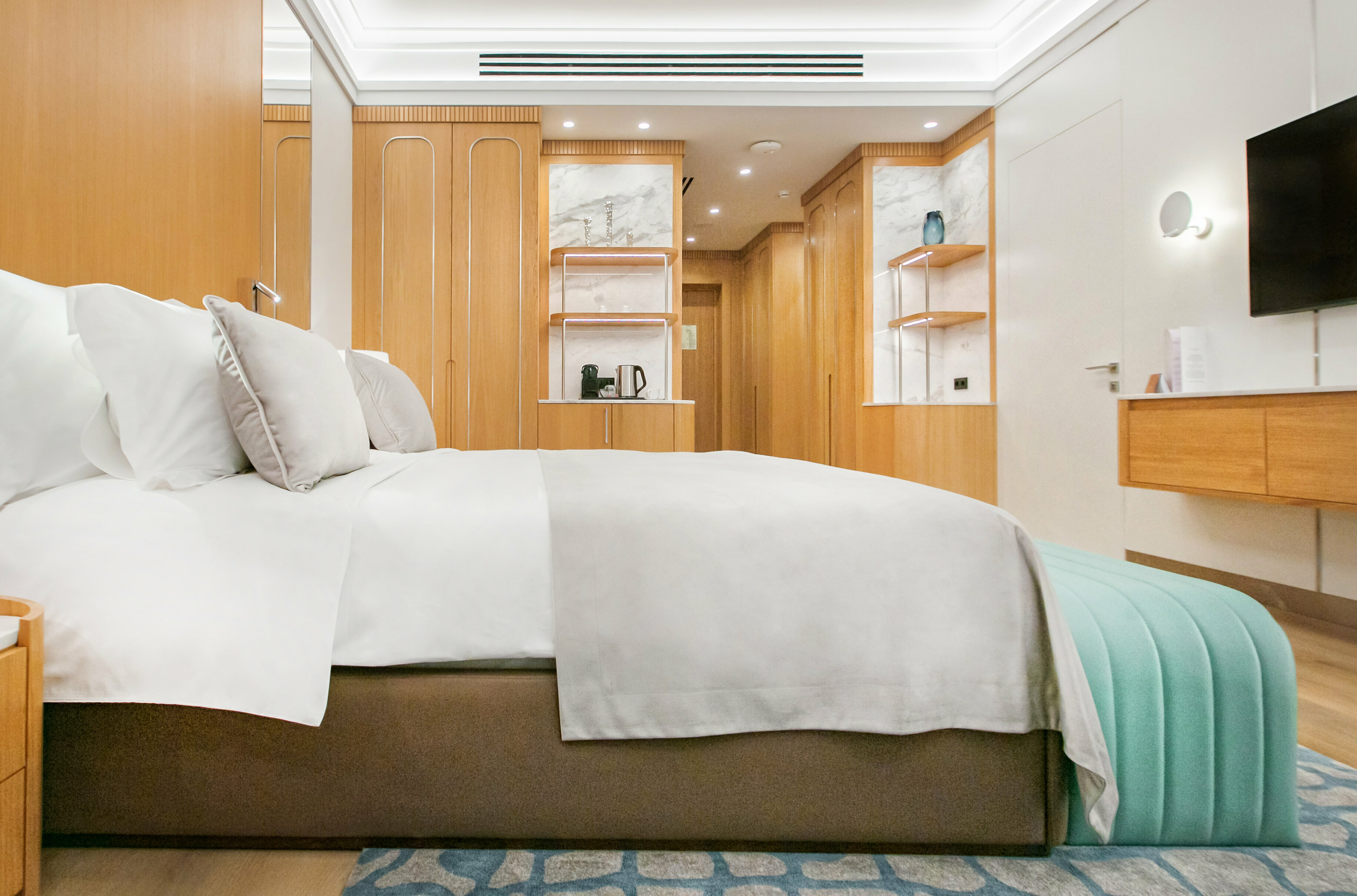 Делюкс c одной большой кроватью