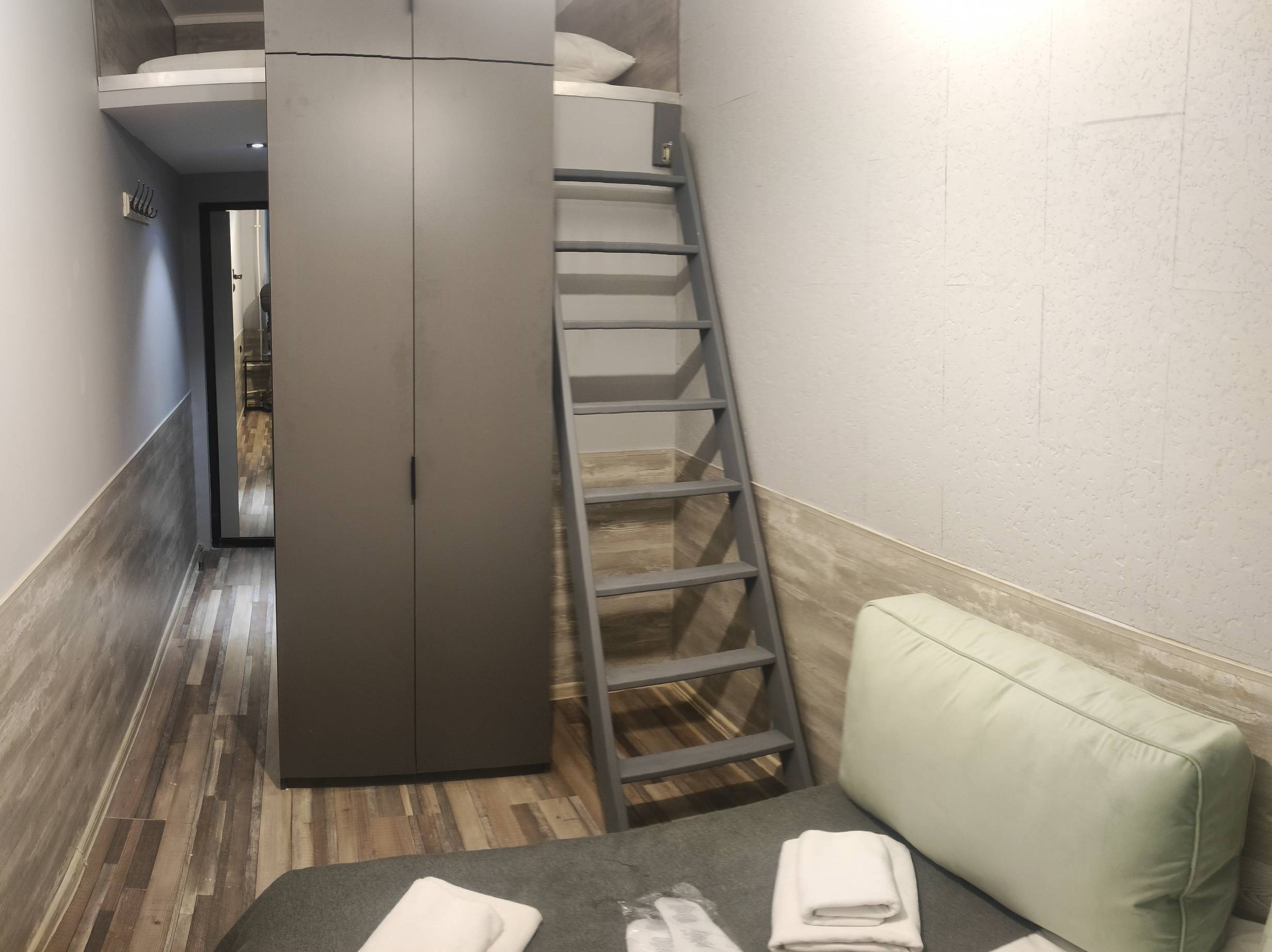 Двухуровневый четырехместный номер