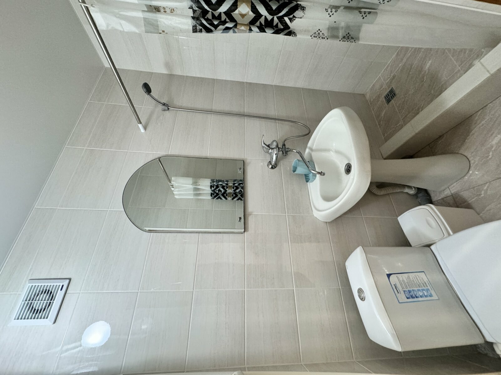 Трехместный номер «Комфорт» с душем