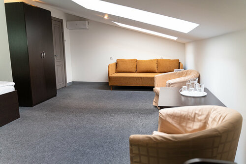 Трехместный номер «Комфорт» с душем