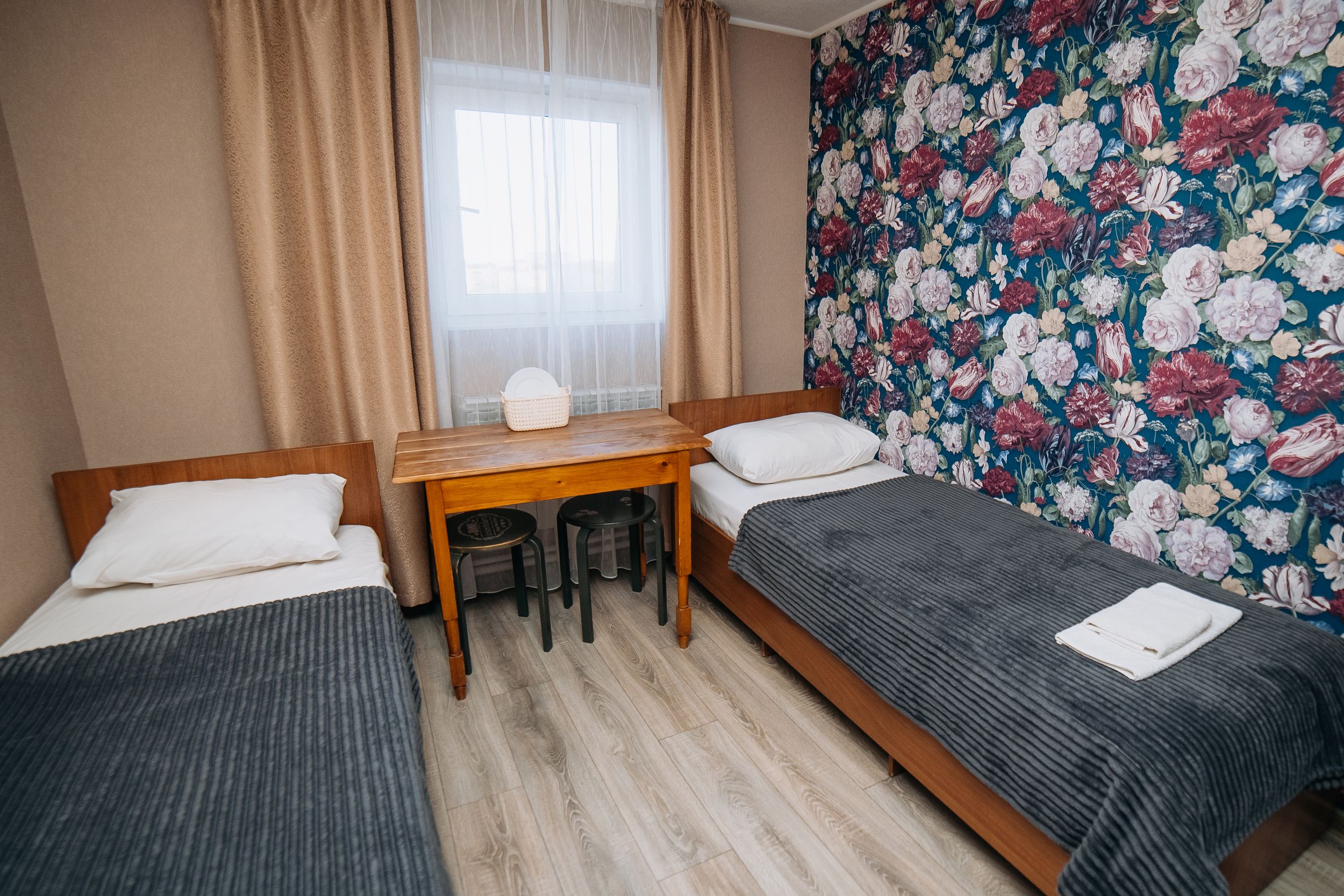 Трехместный номер эконом-класса с общей ванной комнатой