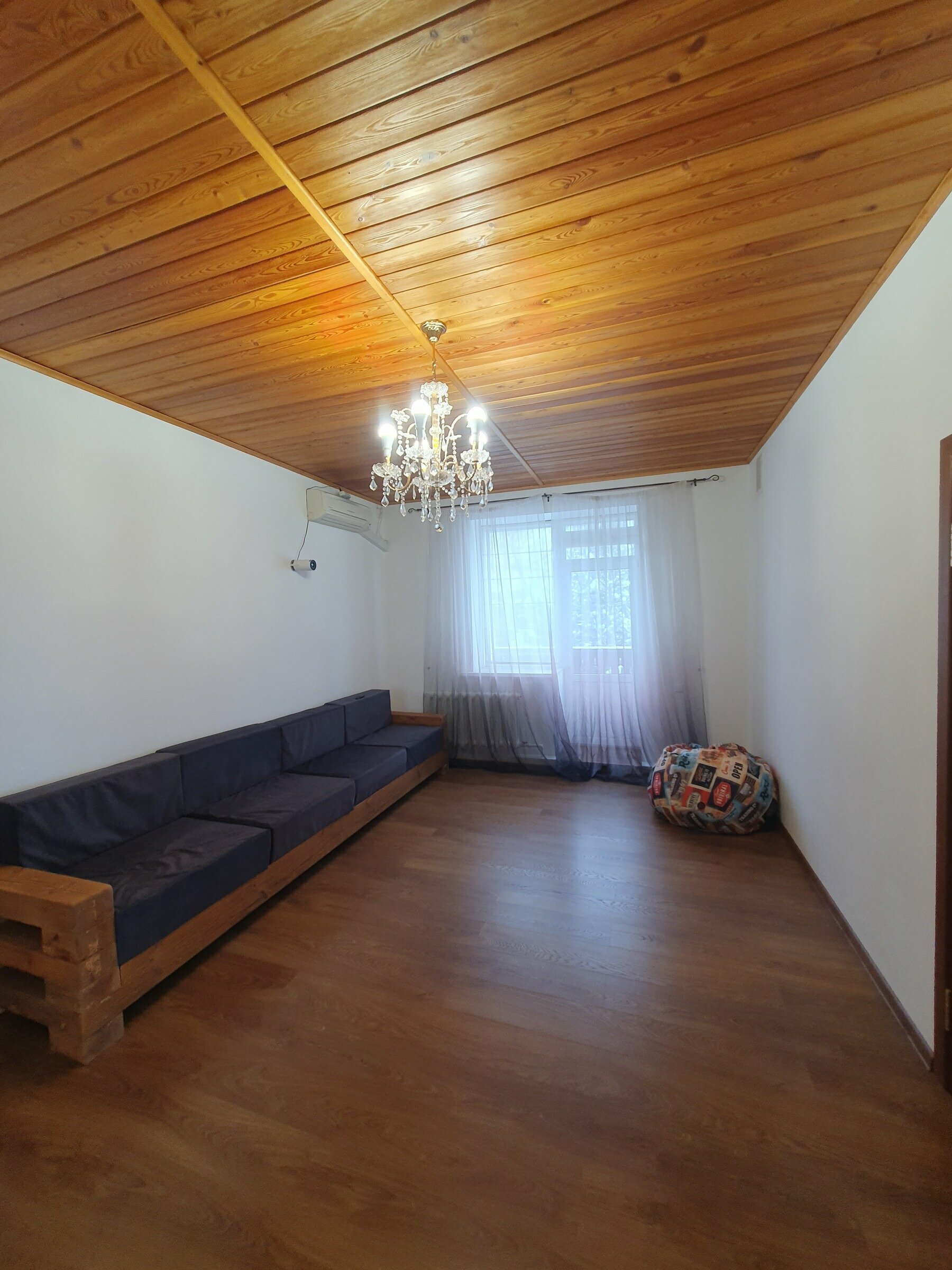 Семейный номер с общей ванной комнатой