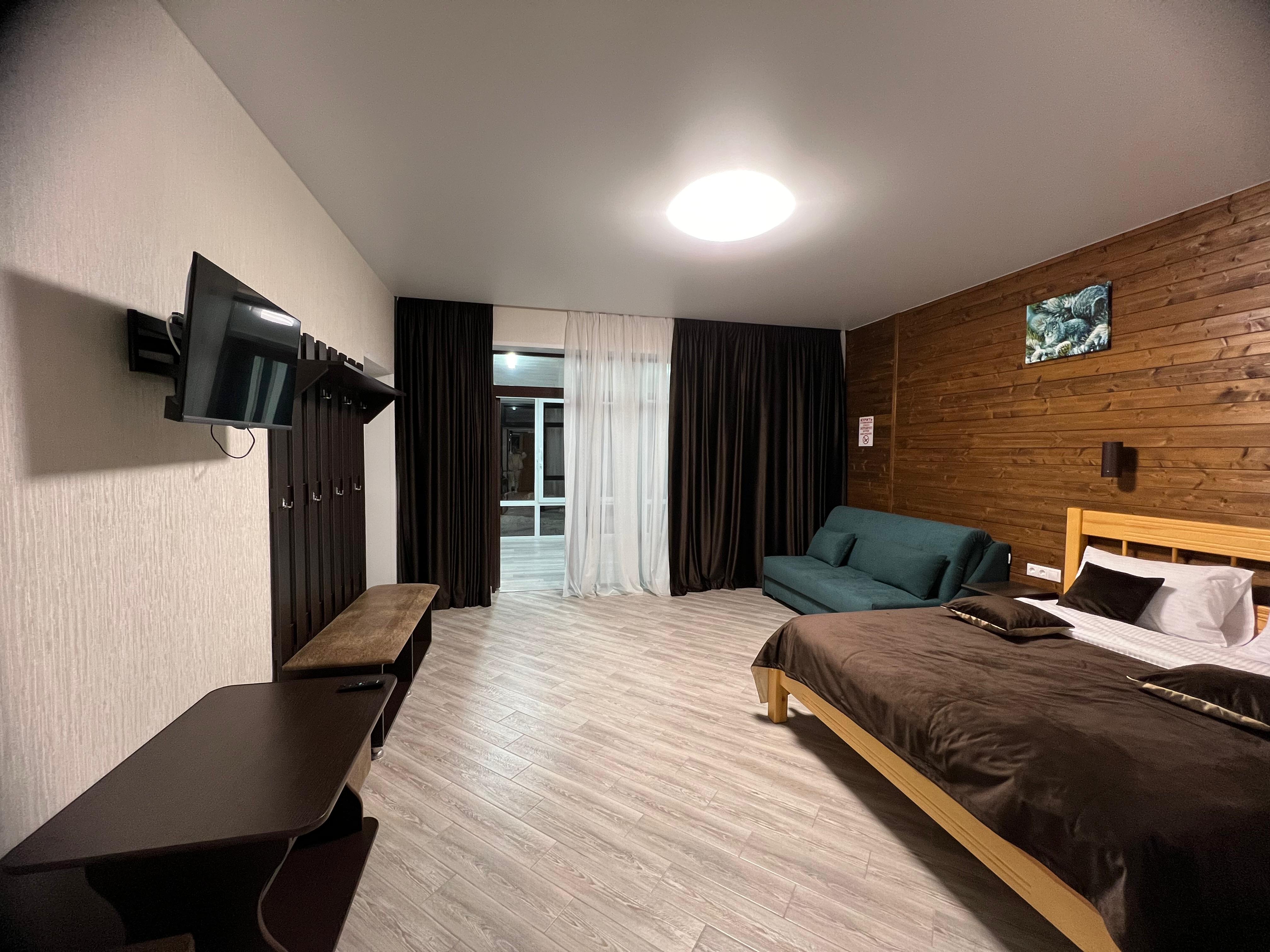 Четырехместный номер с балконом