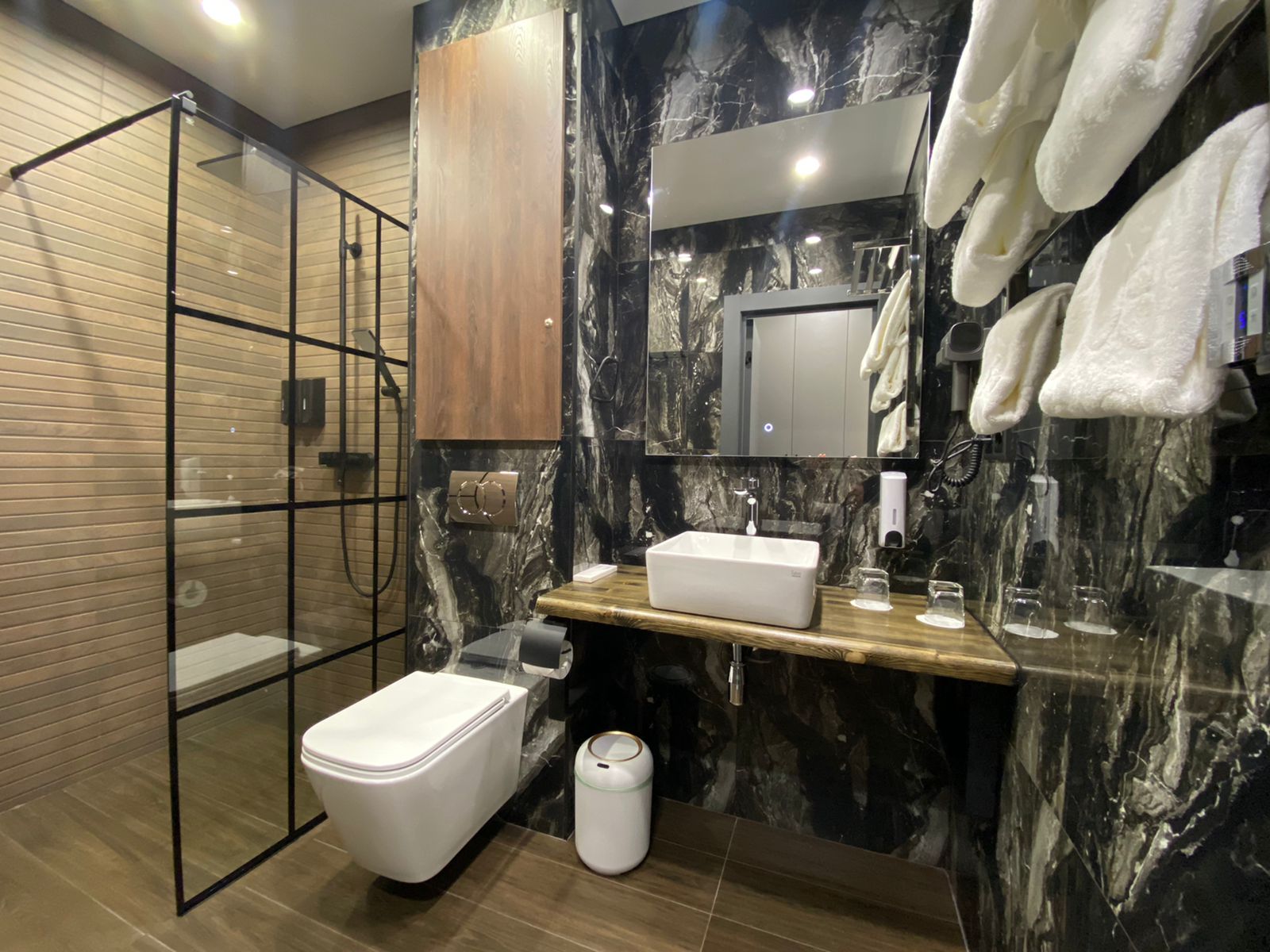 Двухместный номер с 2 отдельными кроватями и душем