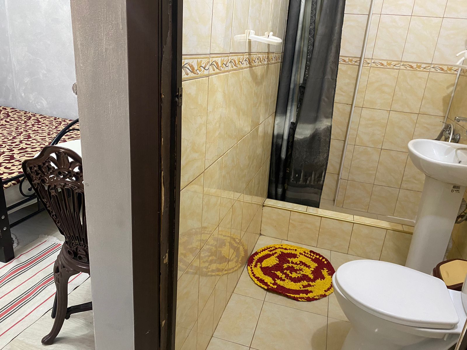 Двухместный номер с двуспальной кроватью и дополнительной кроватью