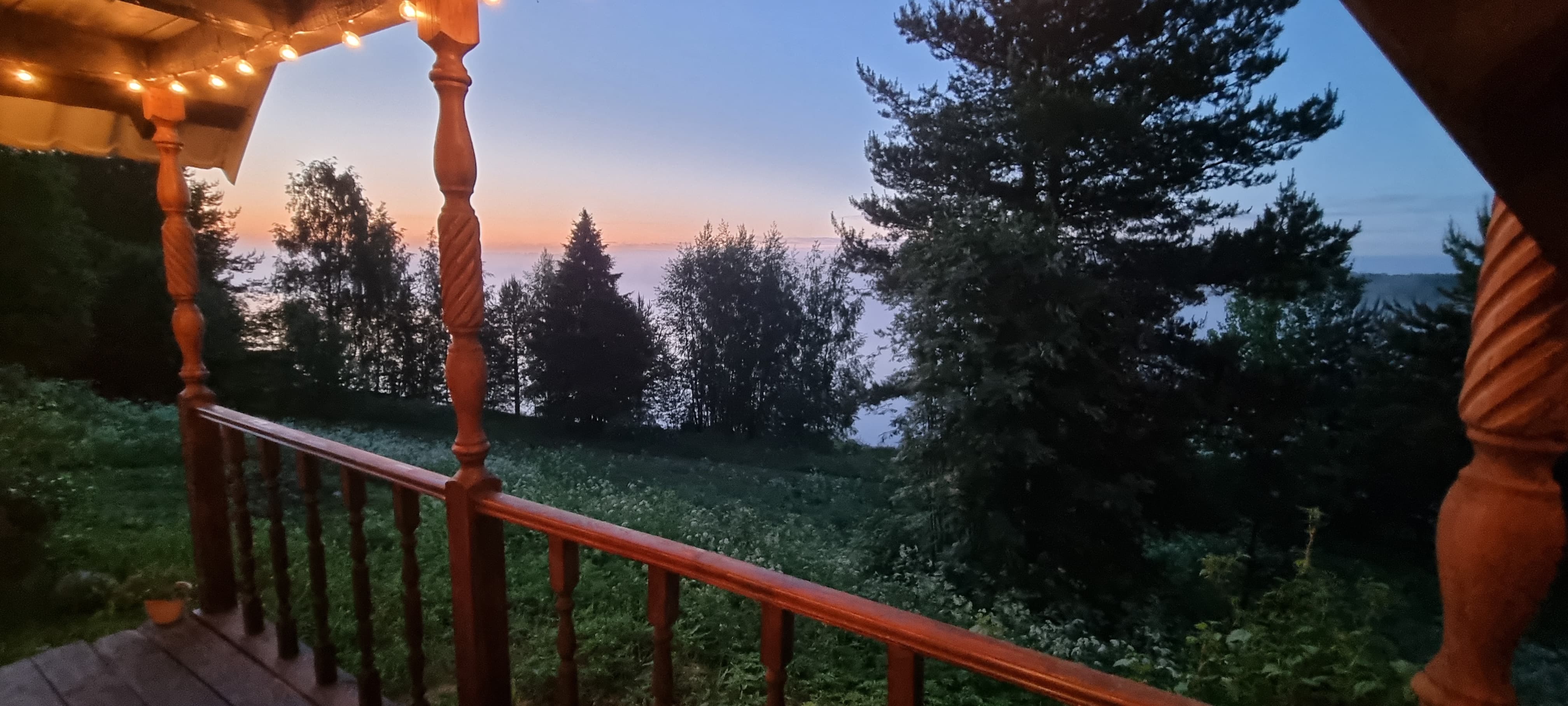 Дом с видом на озеро