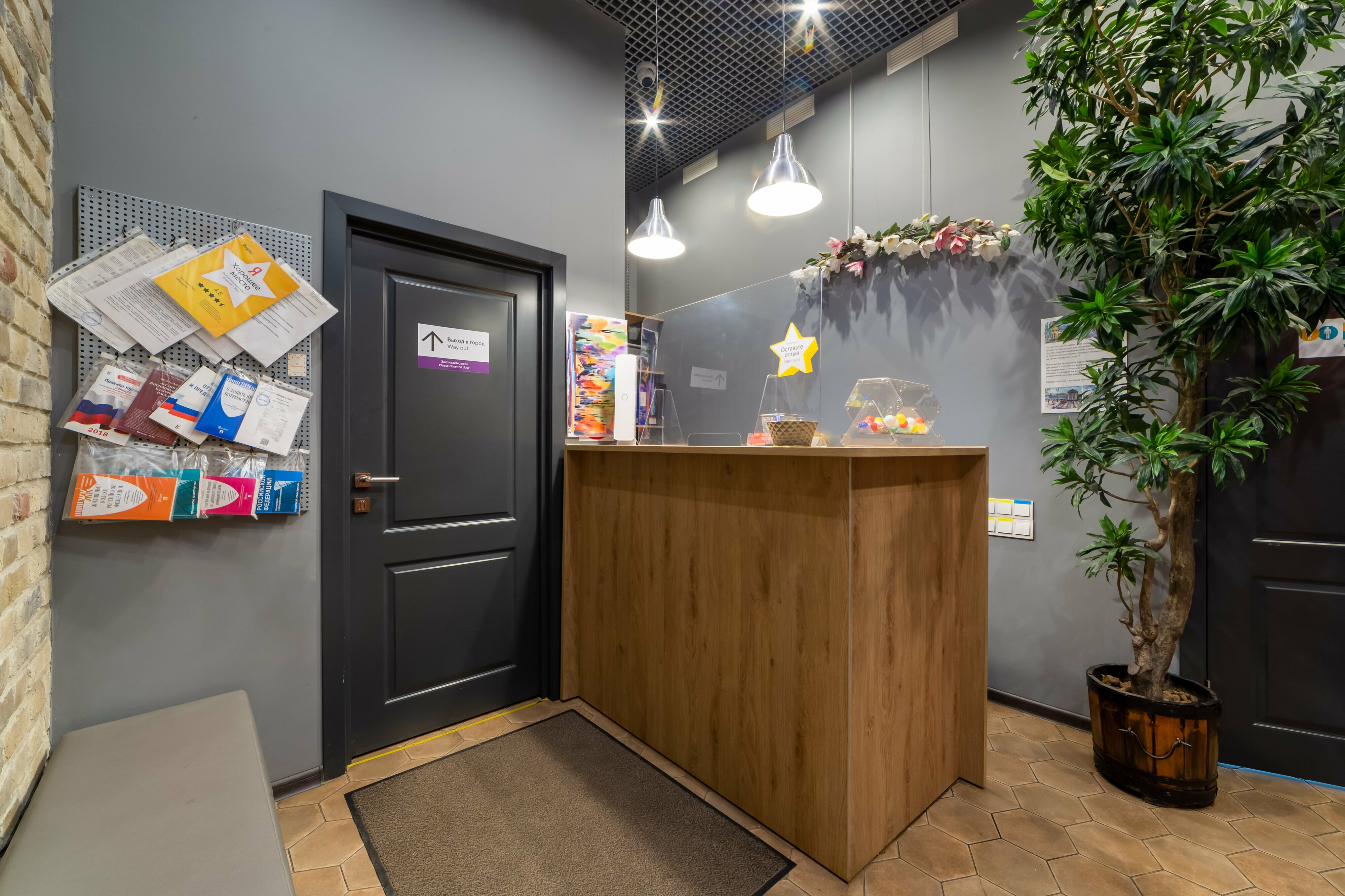 Спальное место на двухъярусной кровати в общем номере для мужчин и женщин