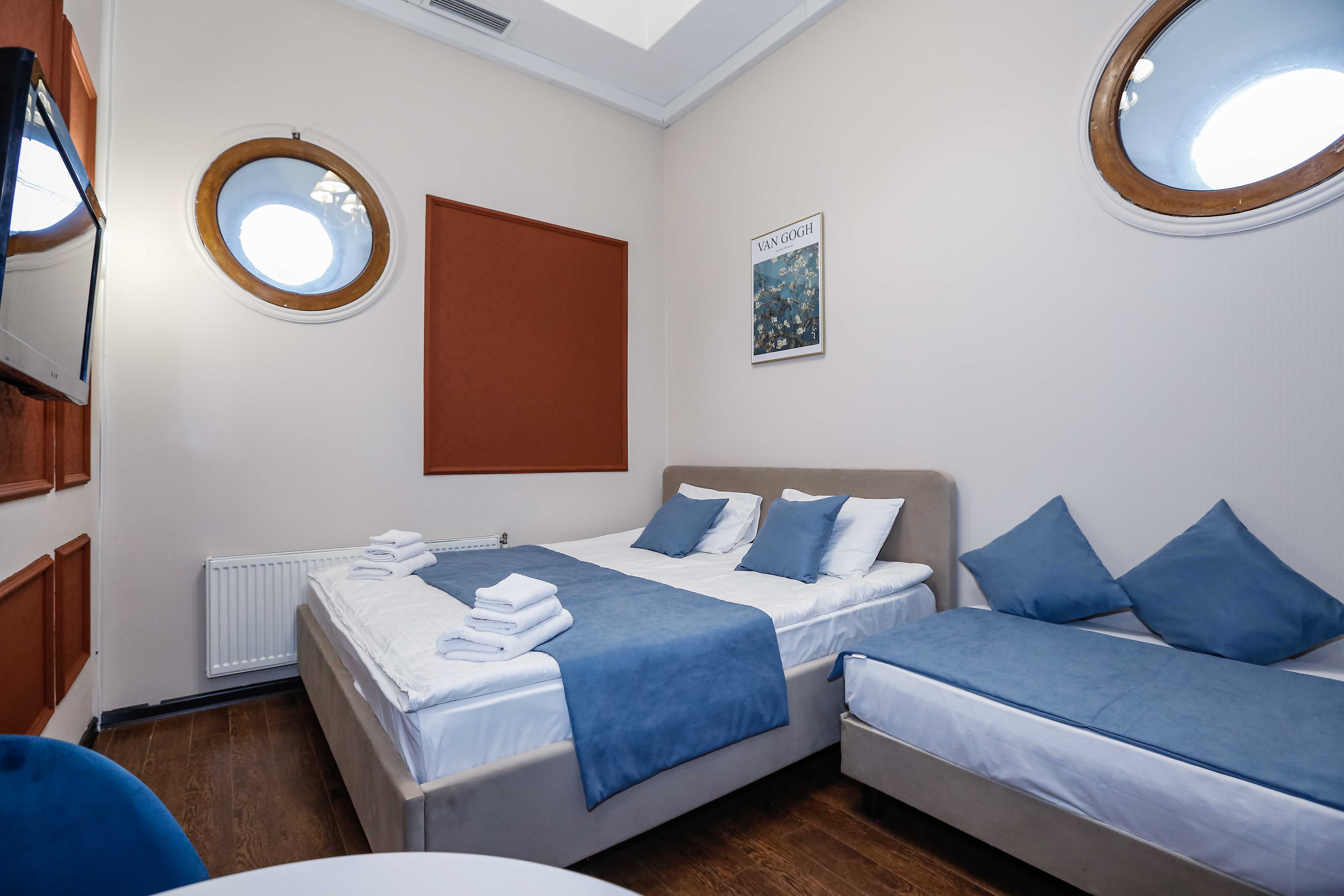 Студия трехместная