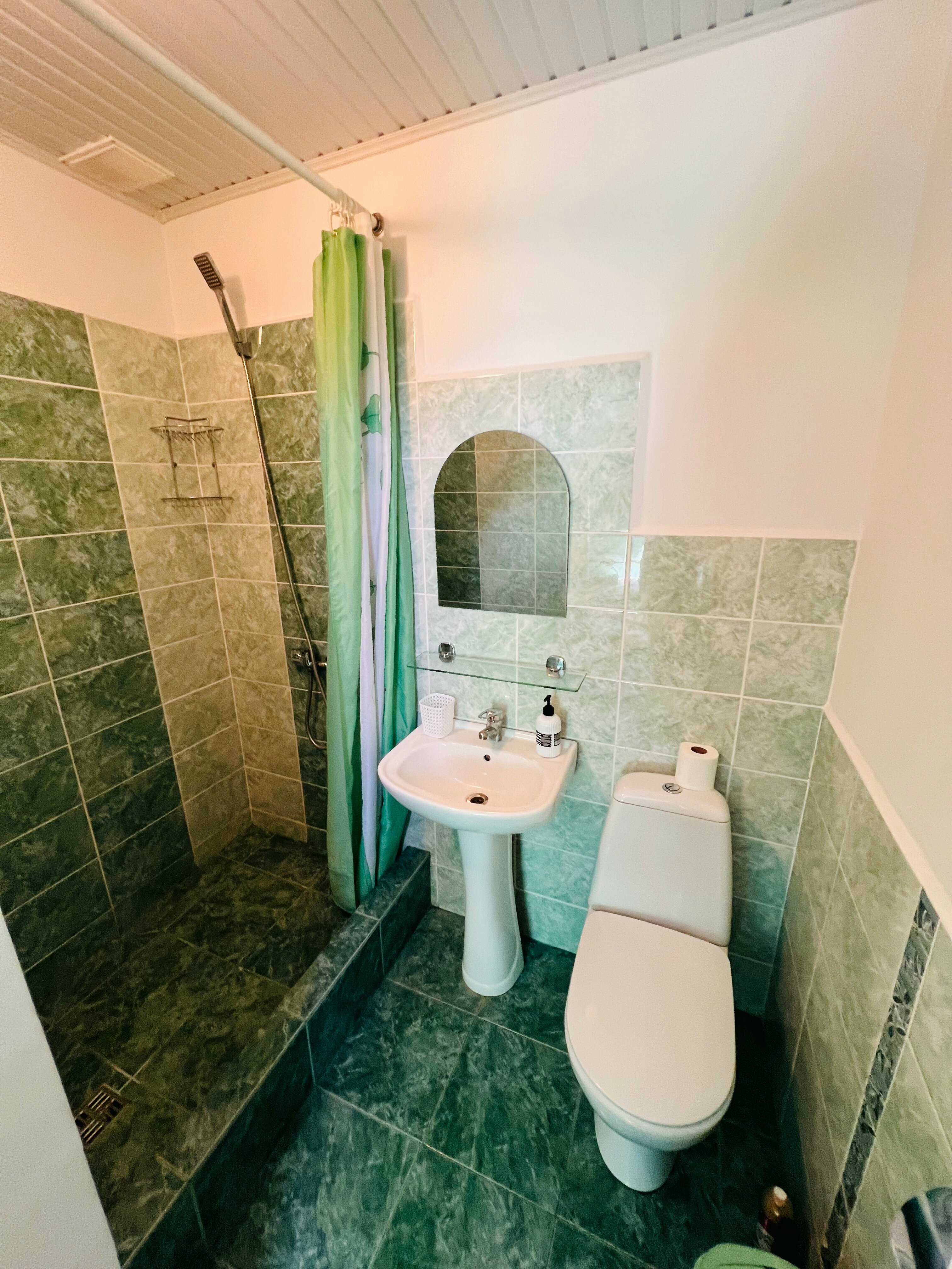 Четырехместный однокомнатный номер с видом на горы №7