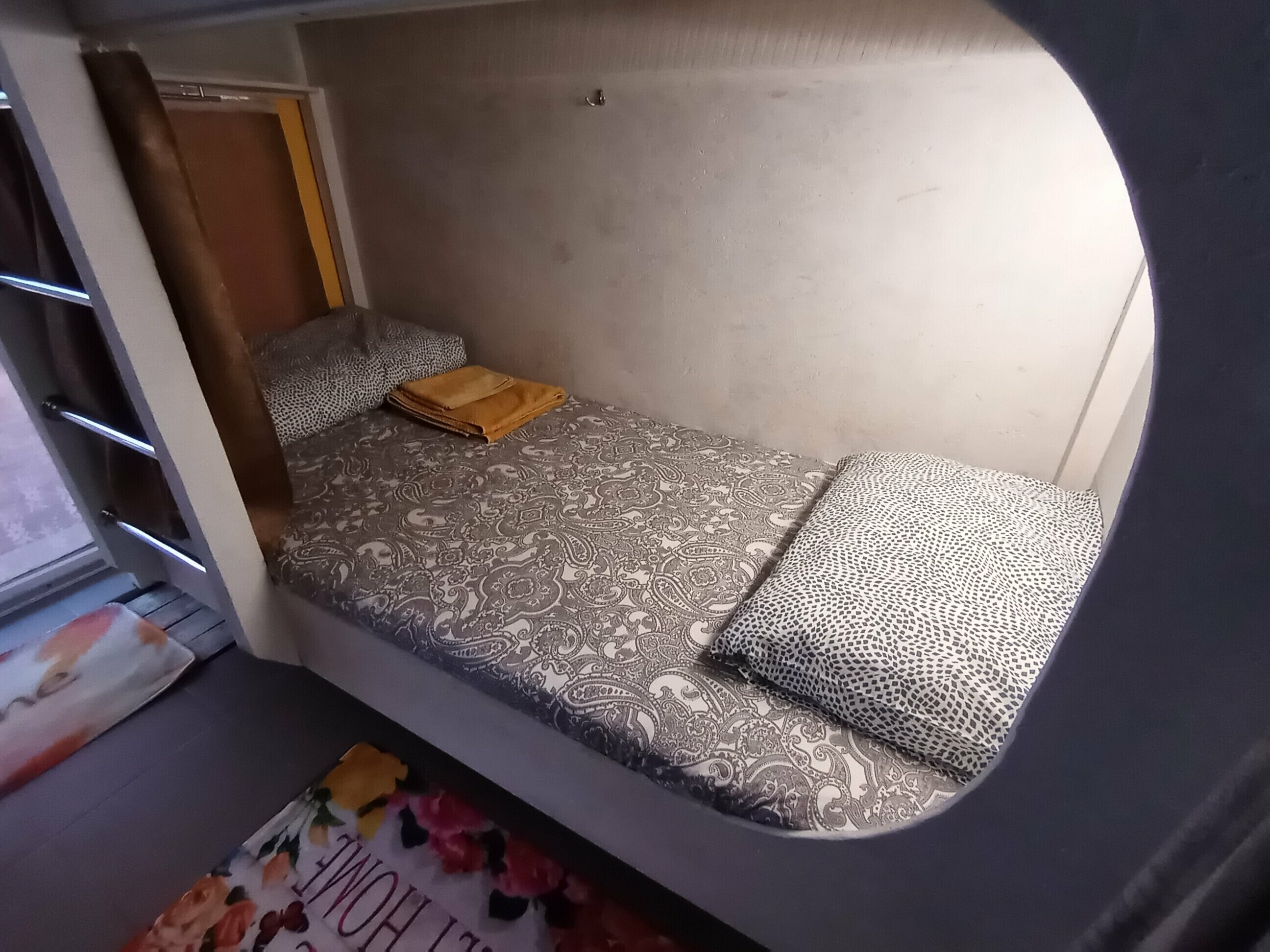 Четырехместный номер с общей ванной комнатой