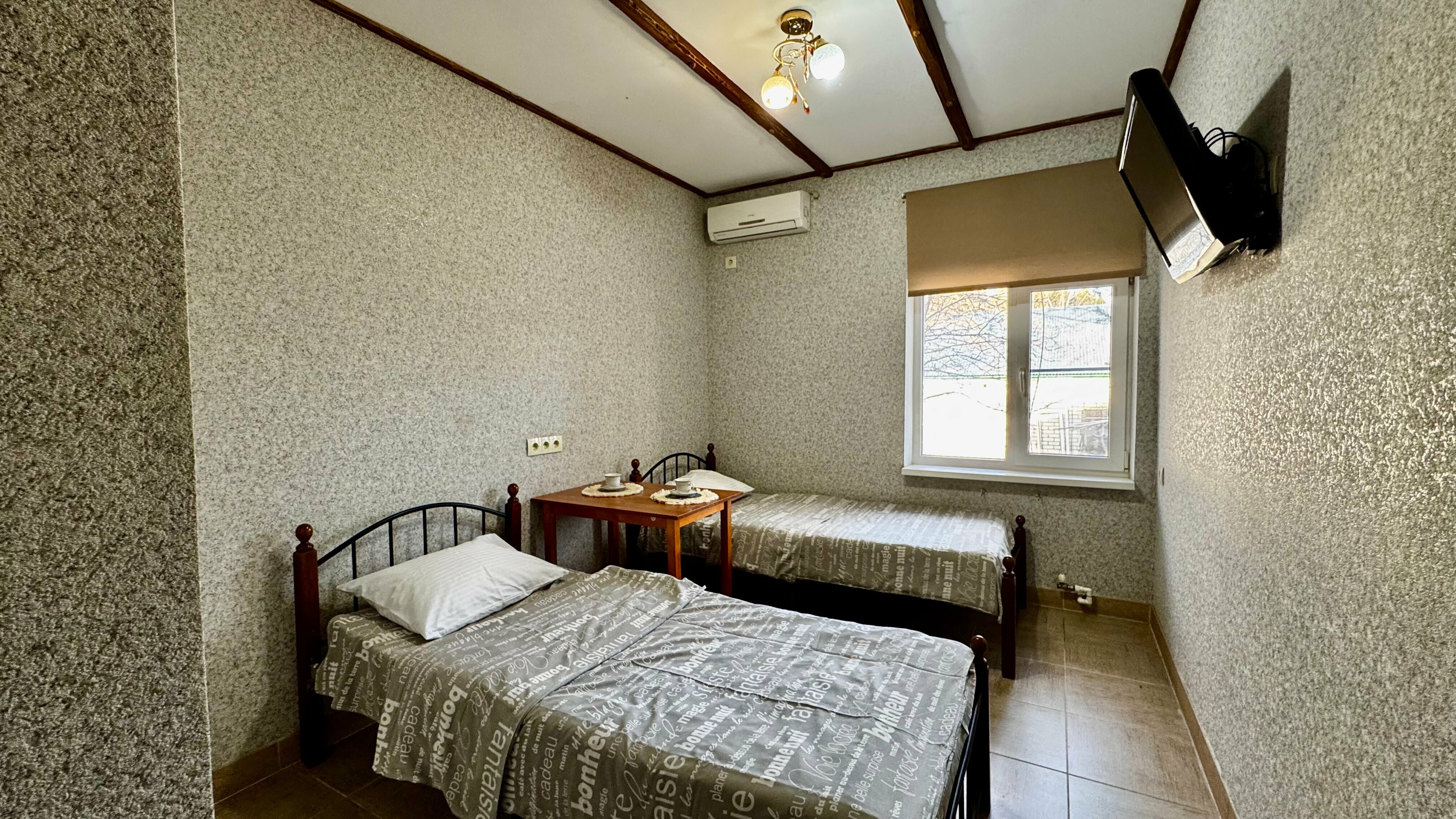 Двухместный номер эконом-класса с 2 отдельными кроватями