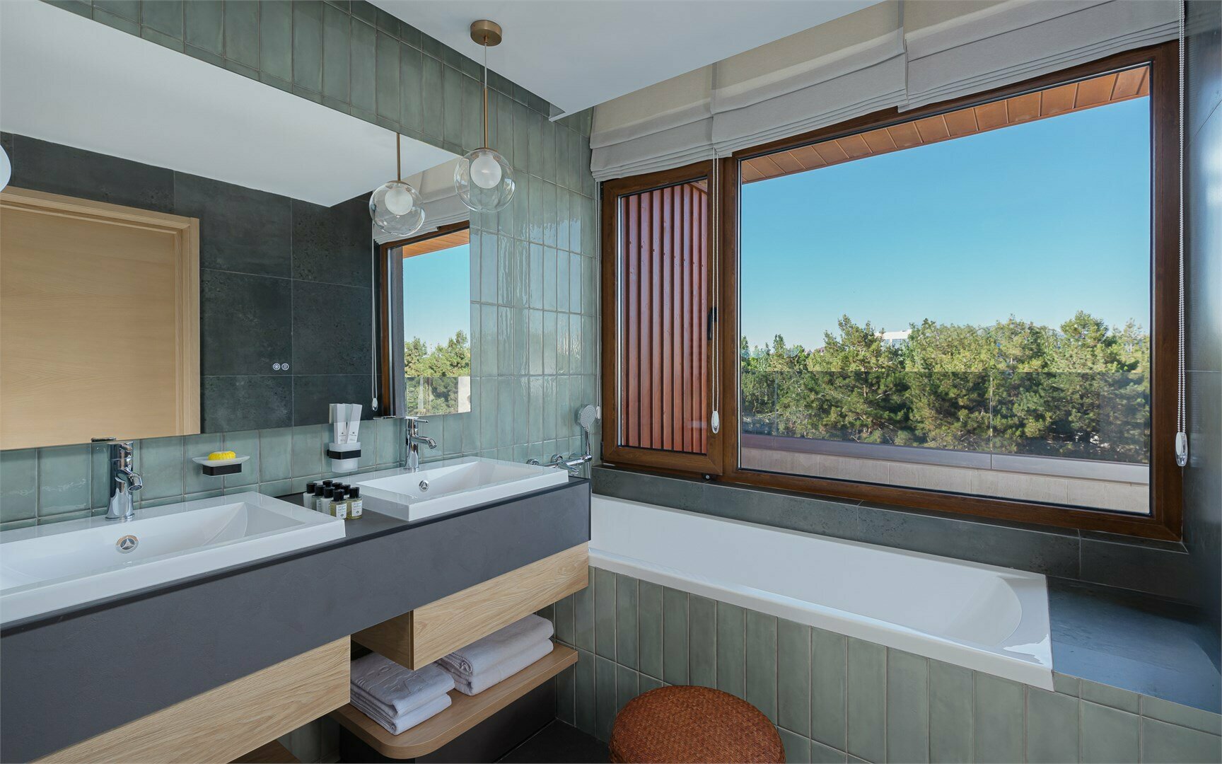 Премиум с видом на территорию отеля